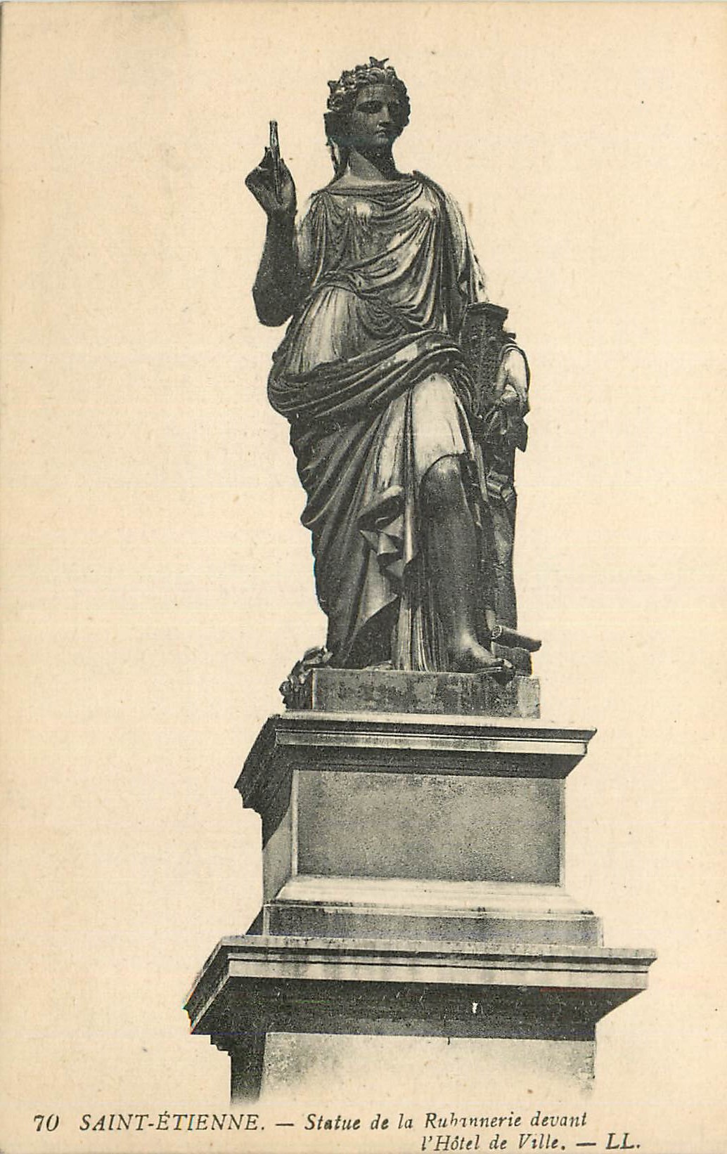 CPA Saint etienne statue de la rubonnerie devant l hotel de ville