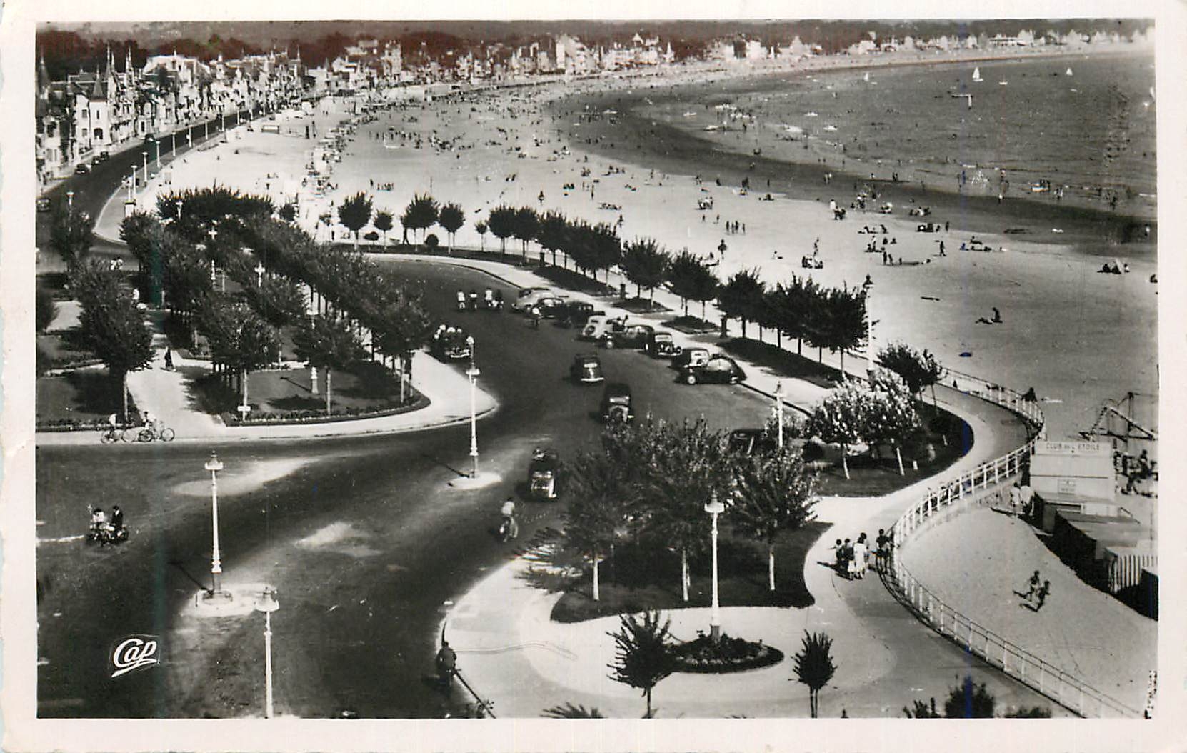 CPM 26 la baule vue generale de la piage et des jardins devant le casino