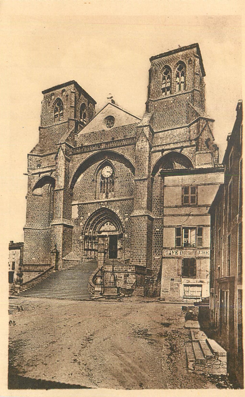 CPA La chaise dieu l eglise portail xiv
