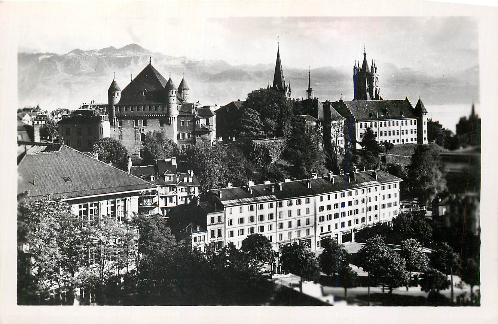 CPM 7309 lausanne le chateau et la cathedrale