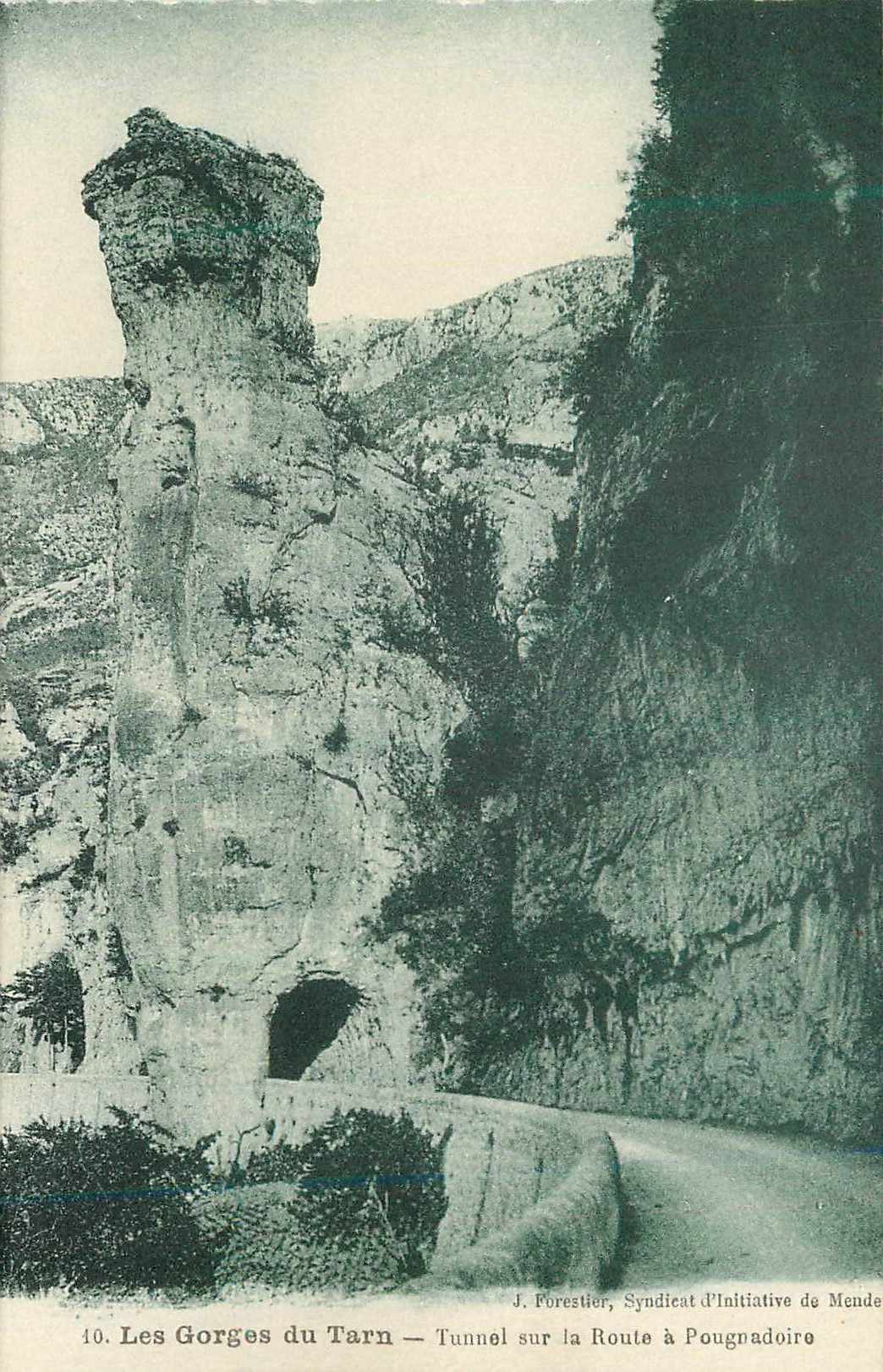 Les Gorges du Tarn — Tunnel sur la Route à Pougnadoire — J. Forestier, Syndicat d'Initiative de Mende