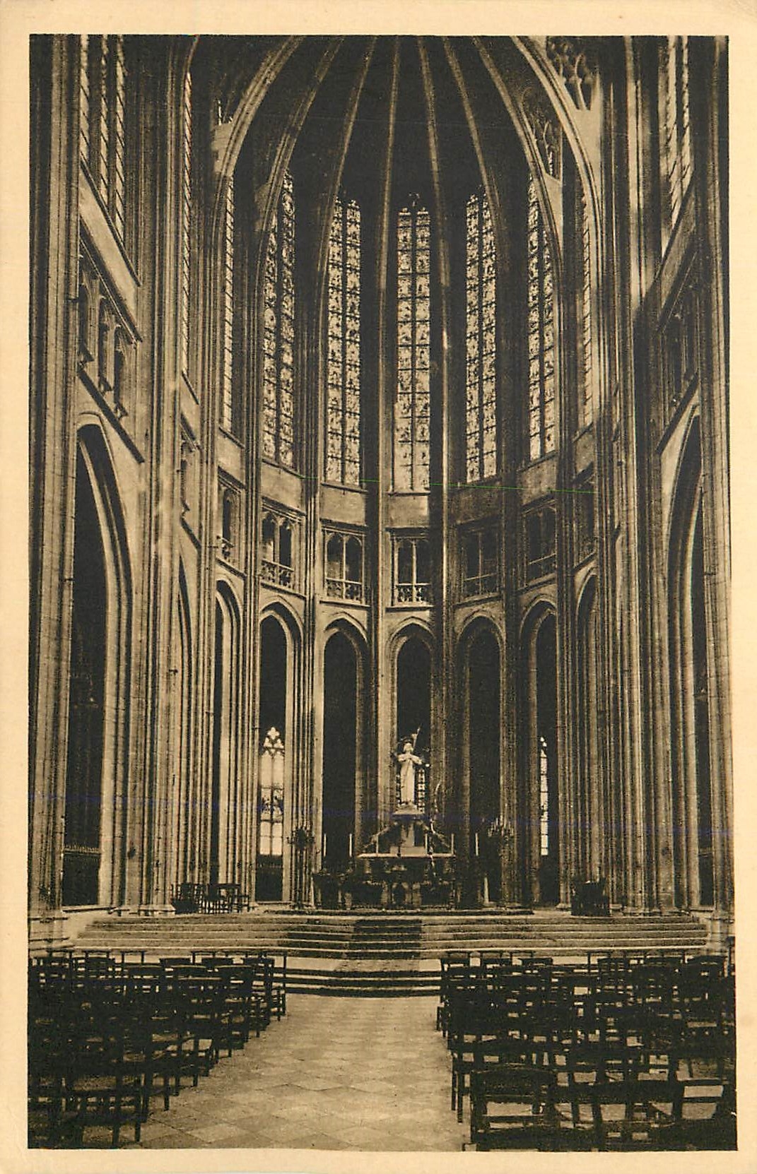 CPA Orleans interieur de la thedrale nef principale maitre autel statue de jeanne d arc