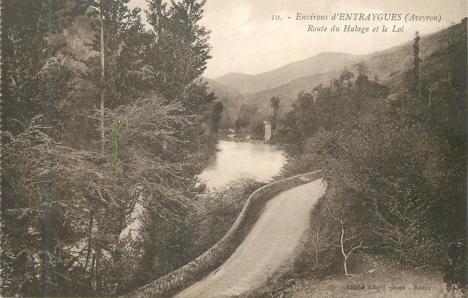Environ d'ENTRAYGUES (Aveyron) — Route du Halage et le Lot — Gliché Allard, photo, Rodez