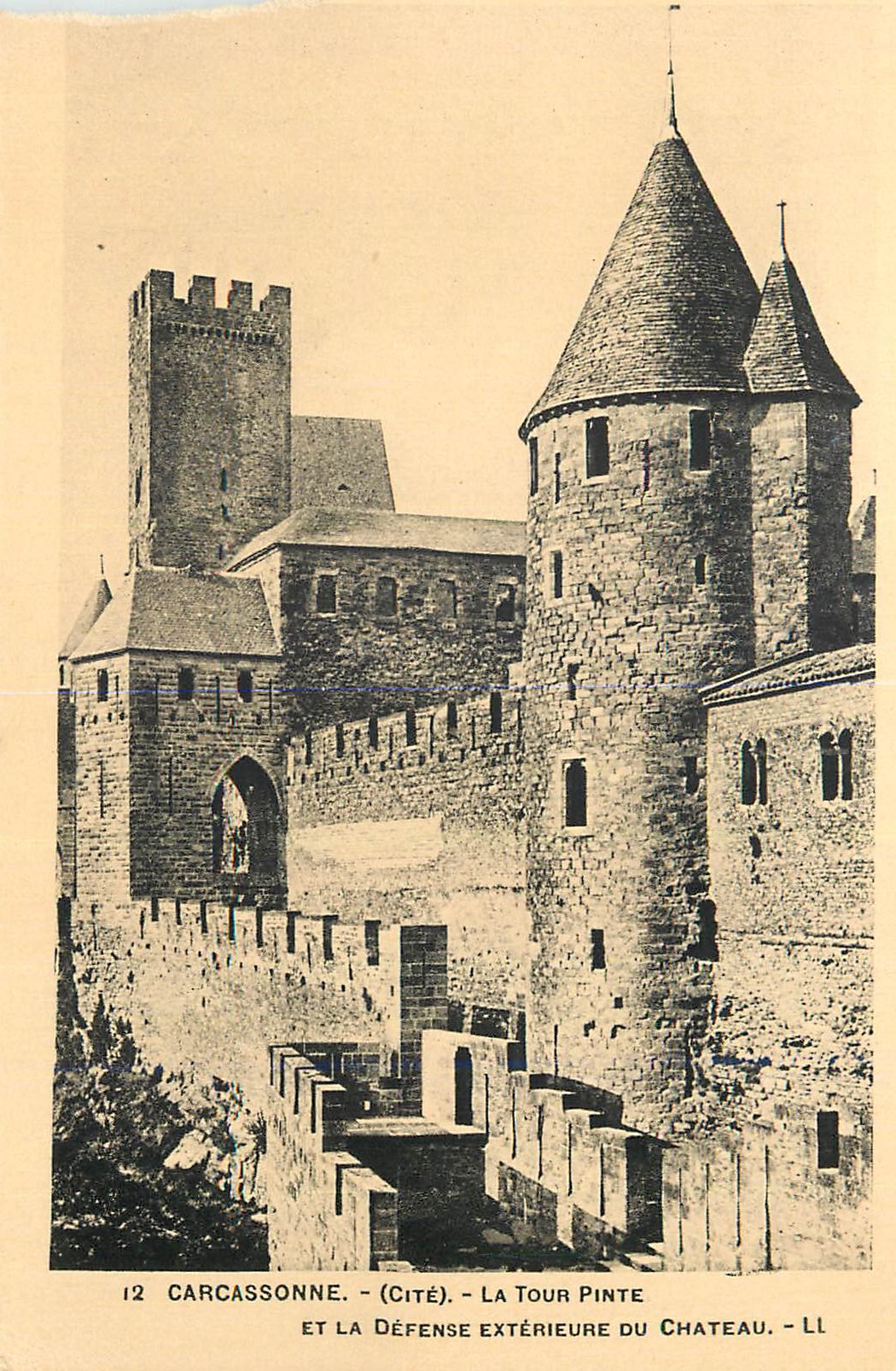 CPA 12 carcassonne(cite) la tour pinte et la defense exterieur du chateau