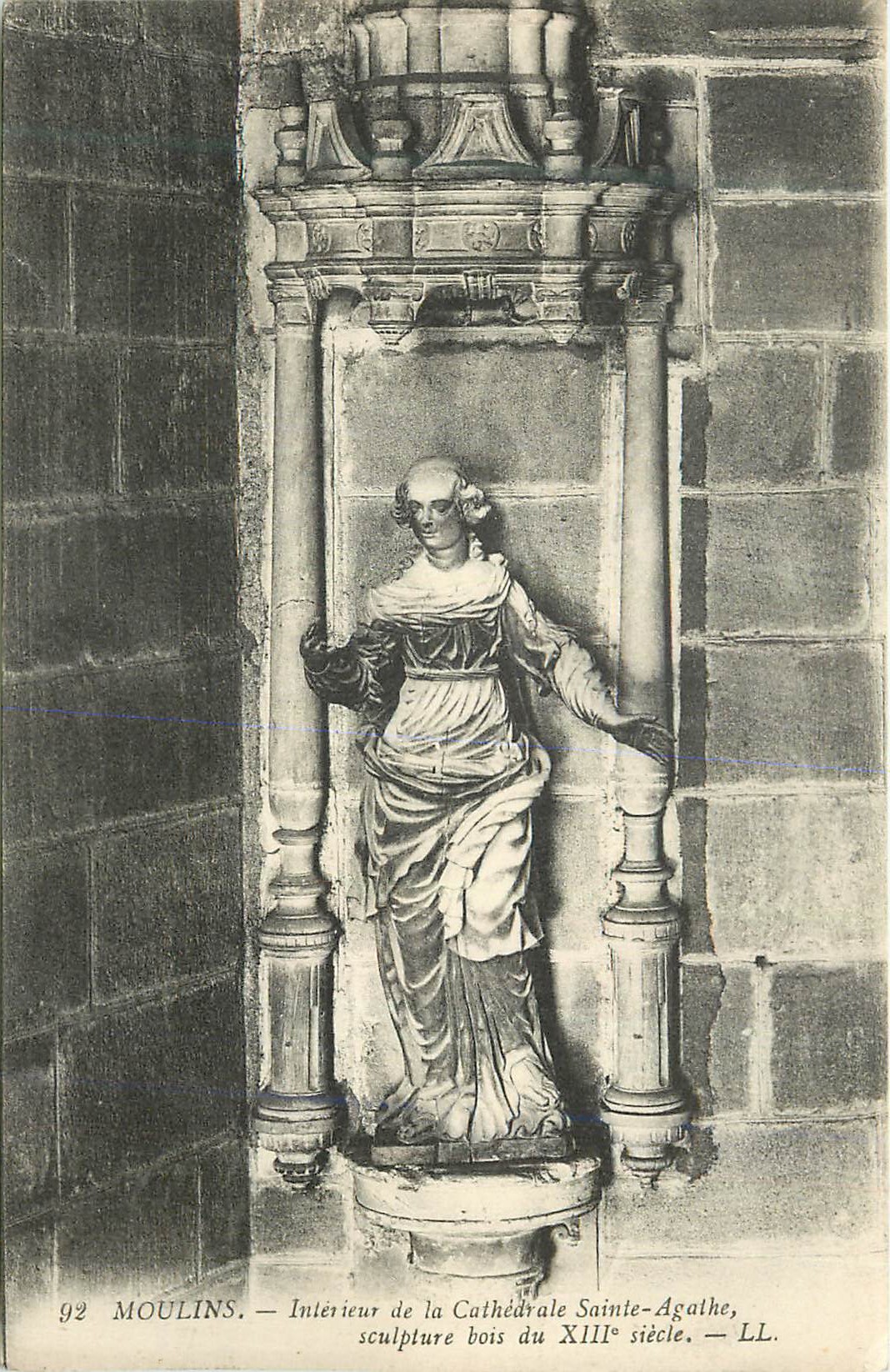 Moulins — Intérieur de la Cathédrale Sainte-Agathe, sculpture bois du XIIIe siècle — LL.