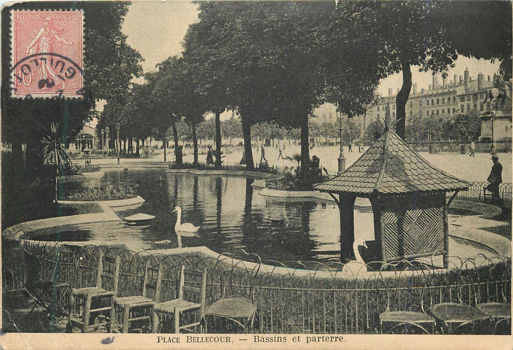 CPA Place bellecour bassins et parterre