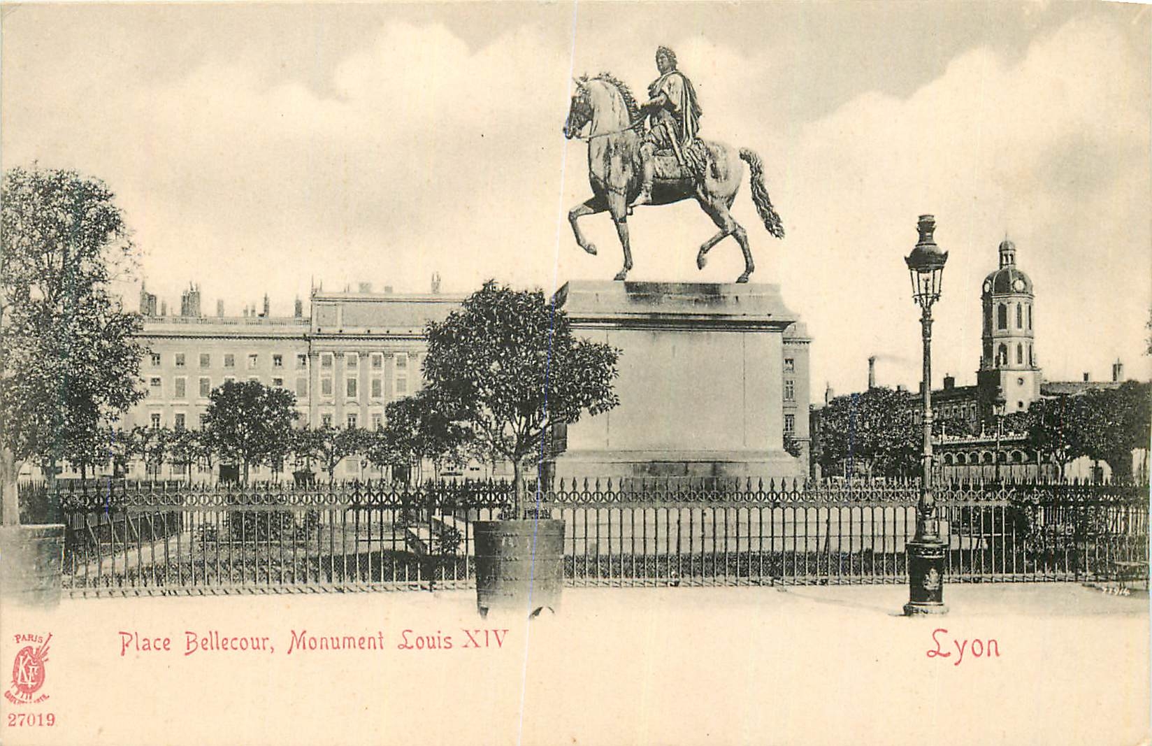 CPA place bellecour monument louis xiv
