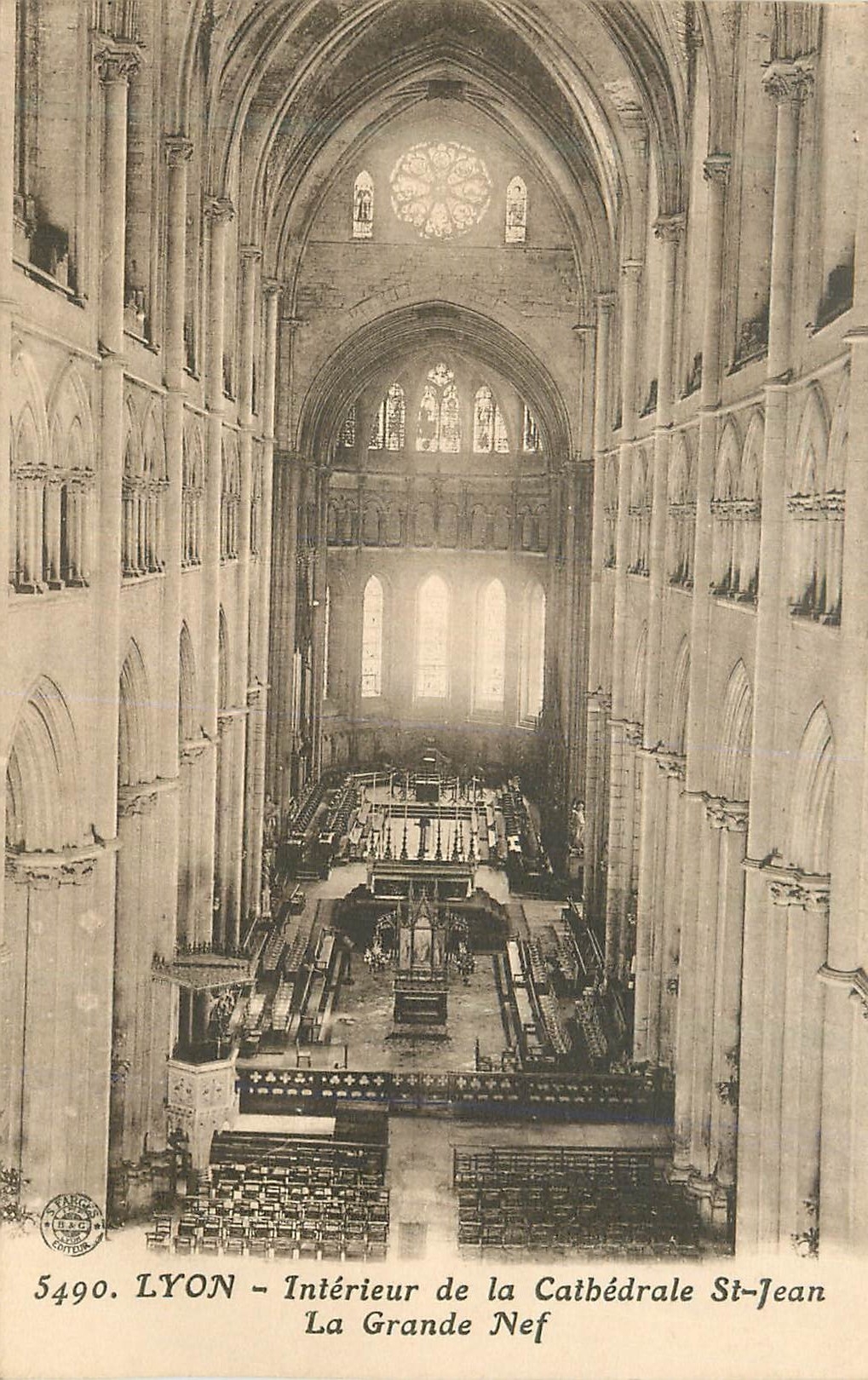 CPA 5490 lyon interieur de la cathedrale st jean la grand nef