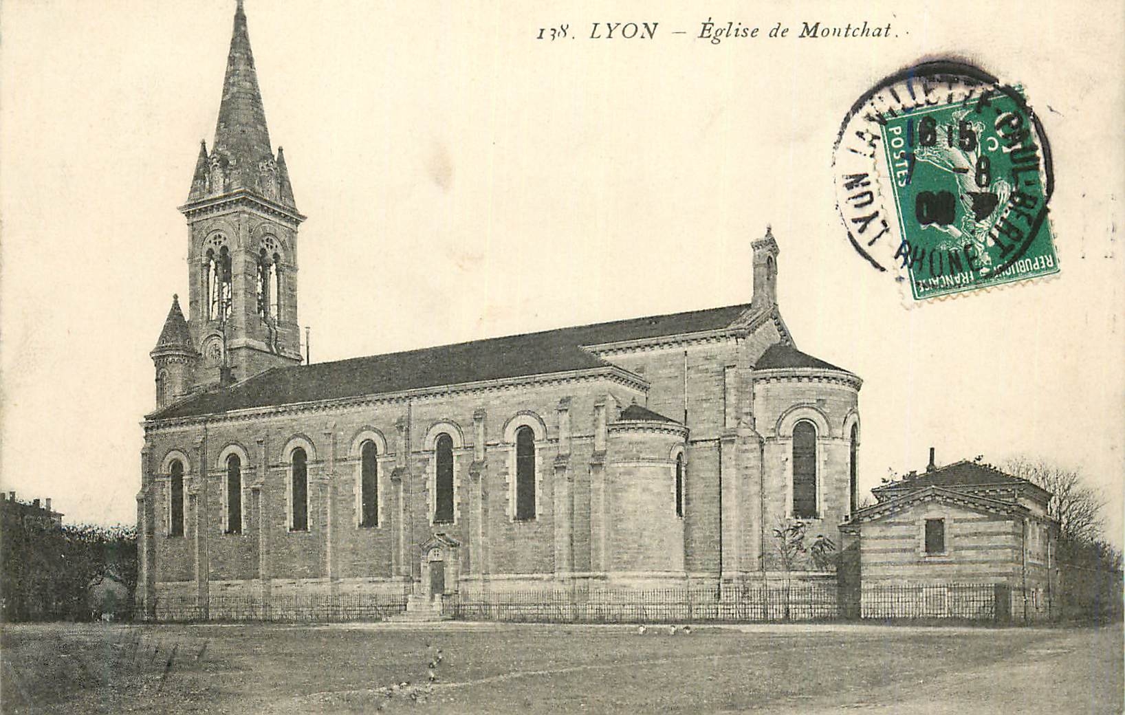 CPA 138 lyon eglise de montchat