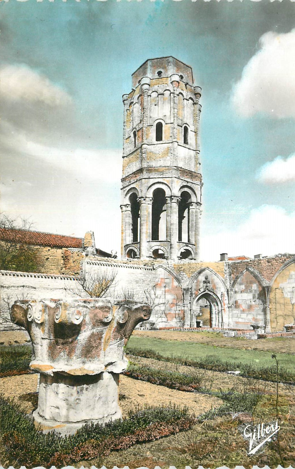 CPM 11 019 charroux(vienne) ancienne abbaye tour charlemagne xi s(mon hist classe)