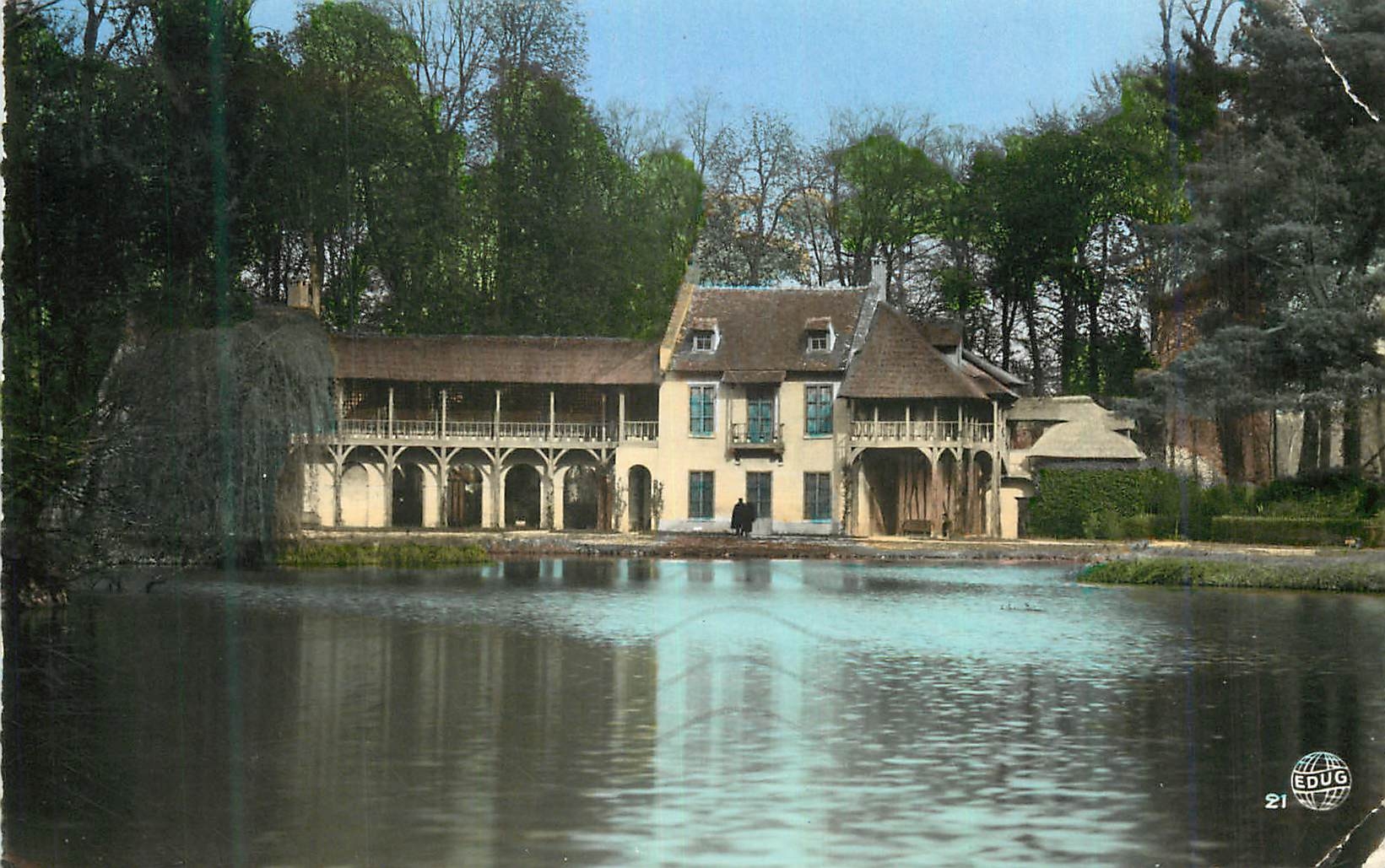 CPA 21 versailles(s et o) la maison de la reine petit trianon et le lac