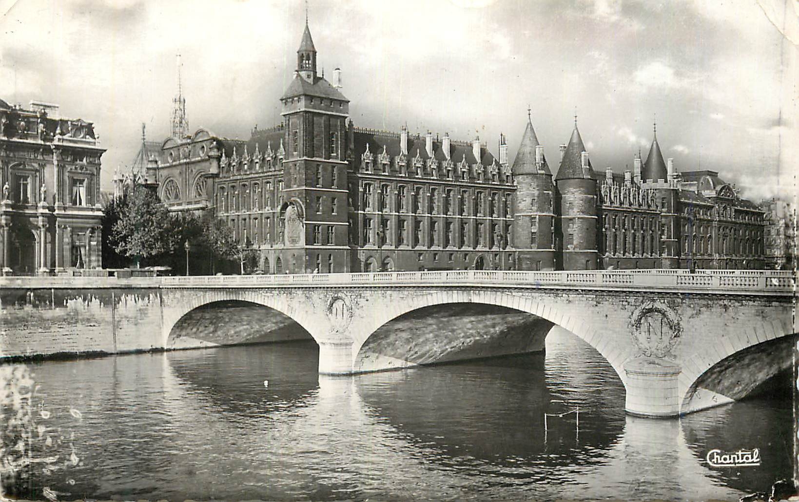 Paris — La Conciergerie et le Pont au Change — Chantal