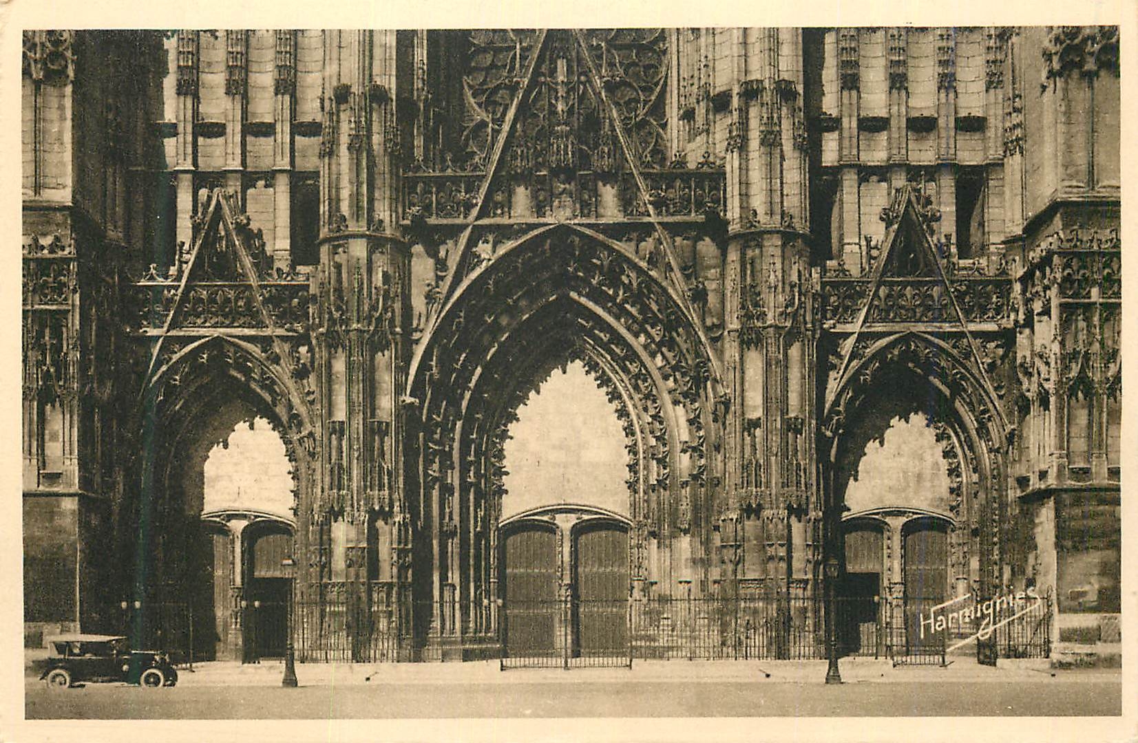 Troyes — Cathédrale Saint-Pierre et Saint-Paul — Détail des 3 portails — Édition E. Harmignies, Paris
