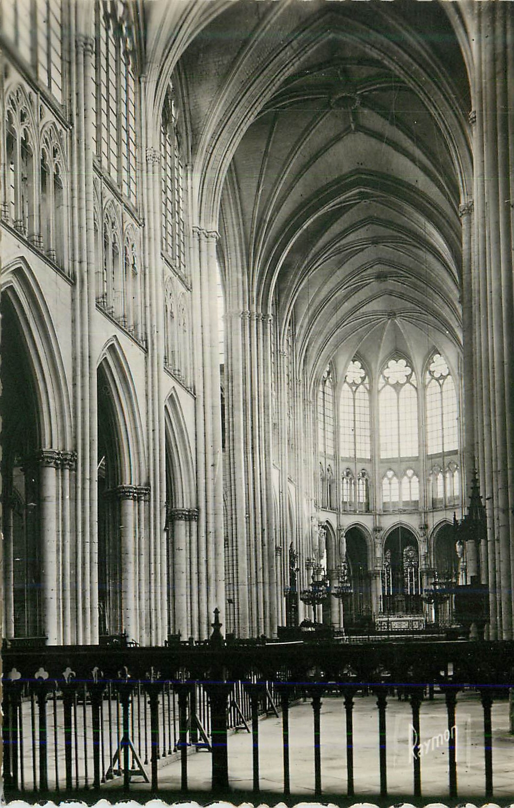 CPM 24 troyes (aube) interieur de la cathedrale saint pierre
