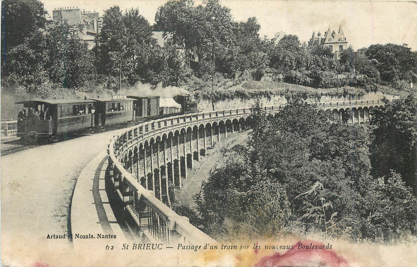 St BRIEUC — Passage d'un train sur les nouveaux Boulevards — Artaud et Nozais, Nantes