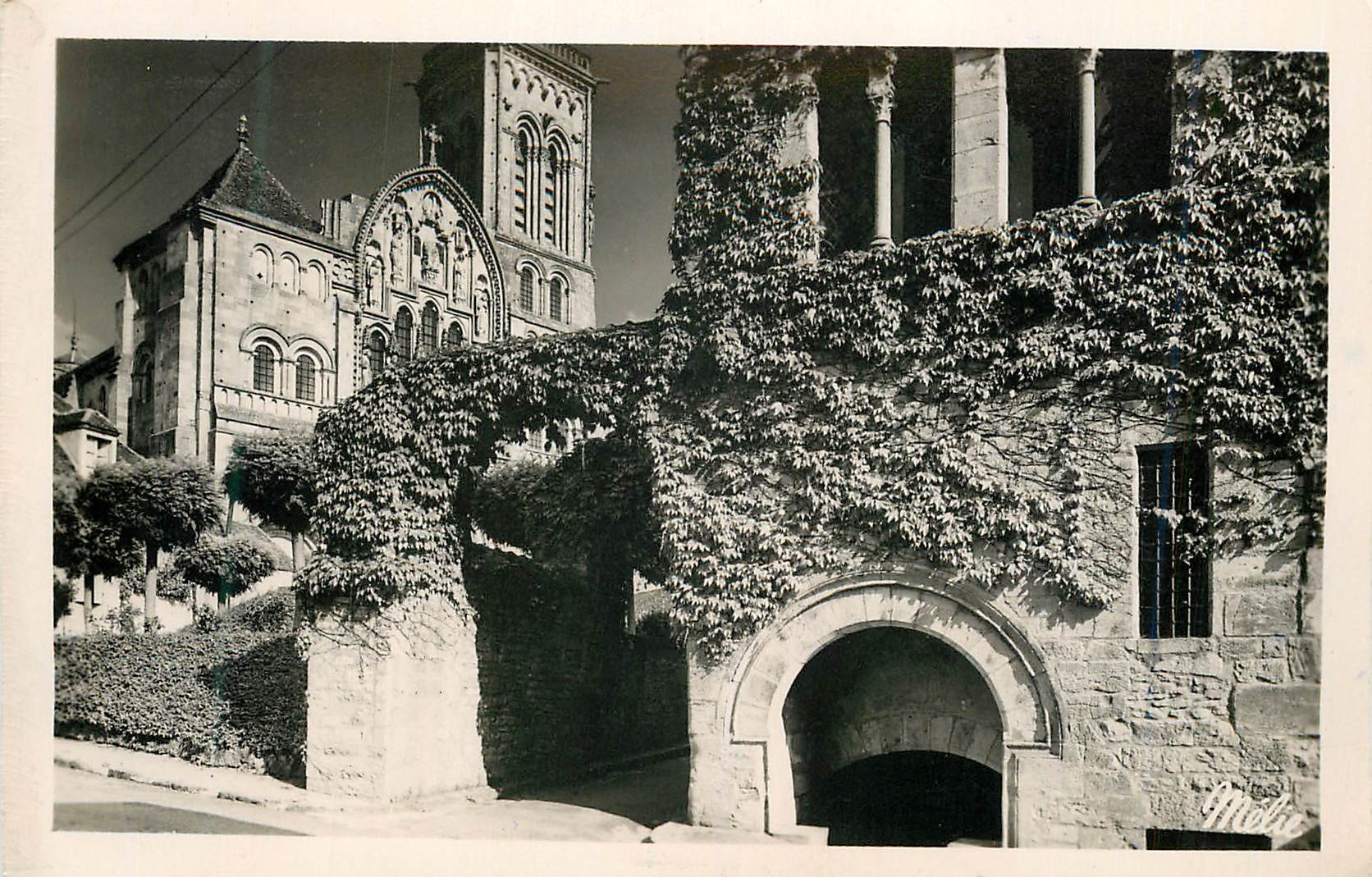 Vezelay — Église Abbatiale de la Madeleine (XIIe siècle) — Éditions Mélè