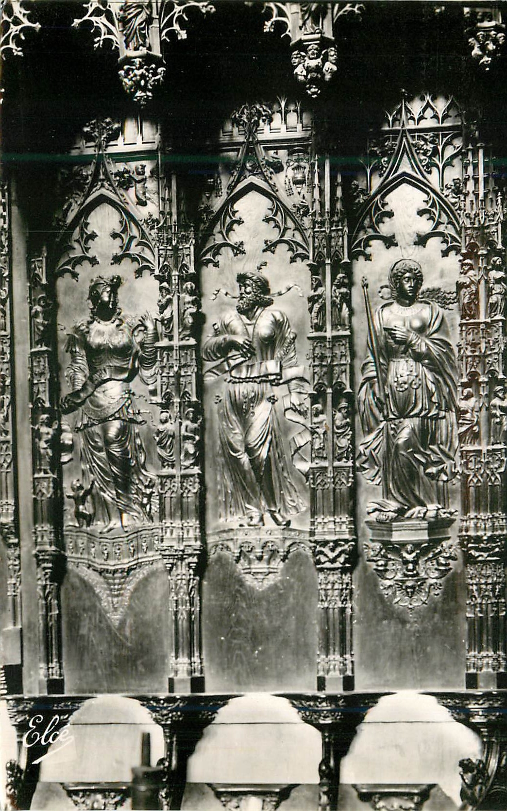 CPM 2935 auch(gers) la cathedrale details de stalles de gauches a droite la charite le voyant la sibylle de libye
