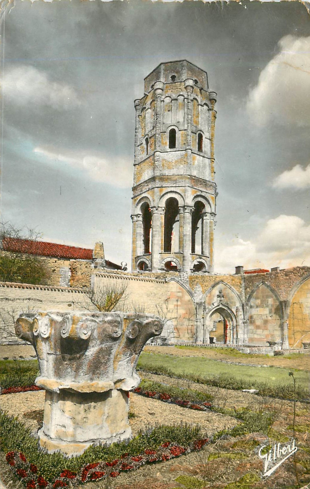 CPM 11019 charroux (vienne) restes du cloitre de l ancienne abbaye et tour charlemagne xi s(mon hist classe)