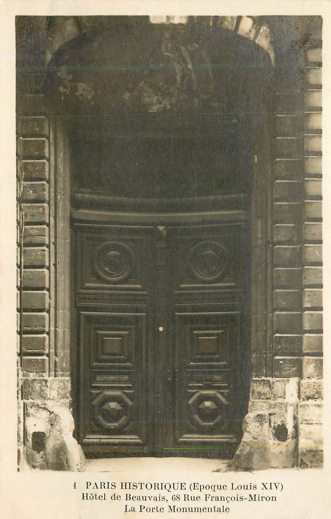 CPA Paris historique(epoque louis xiv) hotel de beauvais 68 rue francois miron la porte monumentale