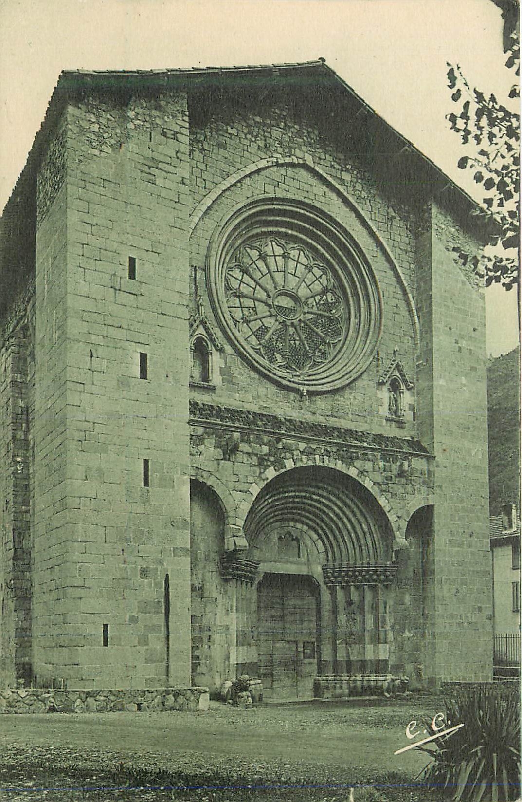 CPA Digne les bains(alt 603m) notre dame du bourg monument historique xiii siecle