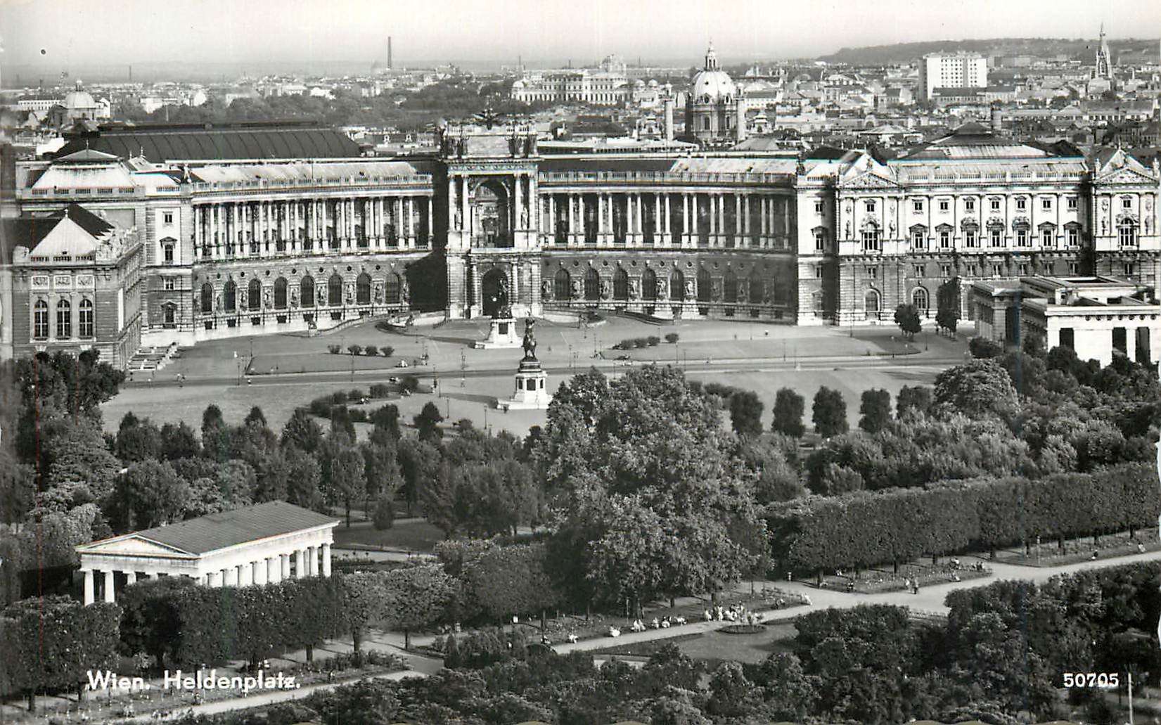 CPM Vienne heldenplaiz partie nouvelle du chateau imperial