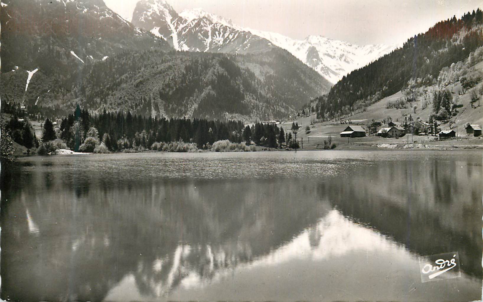 CPM Les belles alpes francaises 5908 environs de la ferriere d allevard (isere) le barrage de fond de france et le massi