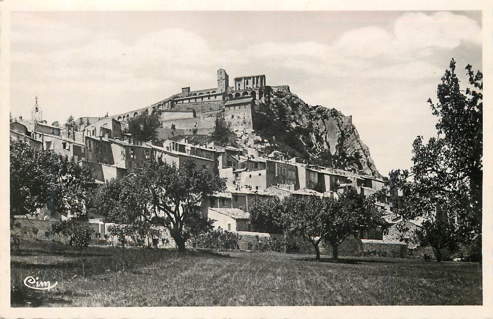 CPM Sisteron (b alpes) vue generale