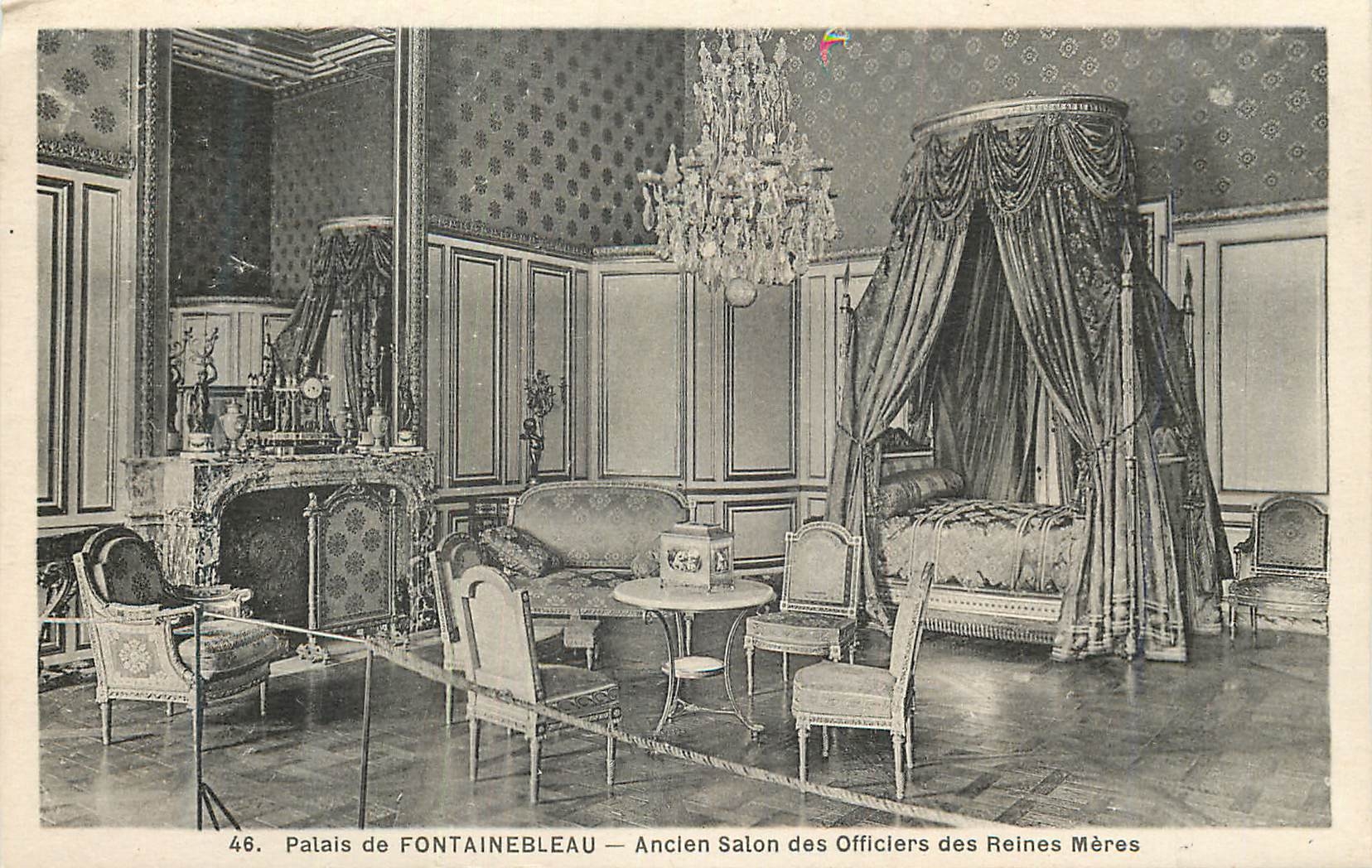Palast von FONTAINEBLEAU — Ehemaliger Salon der Offiziere der Königinmütter