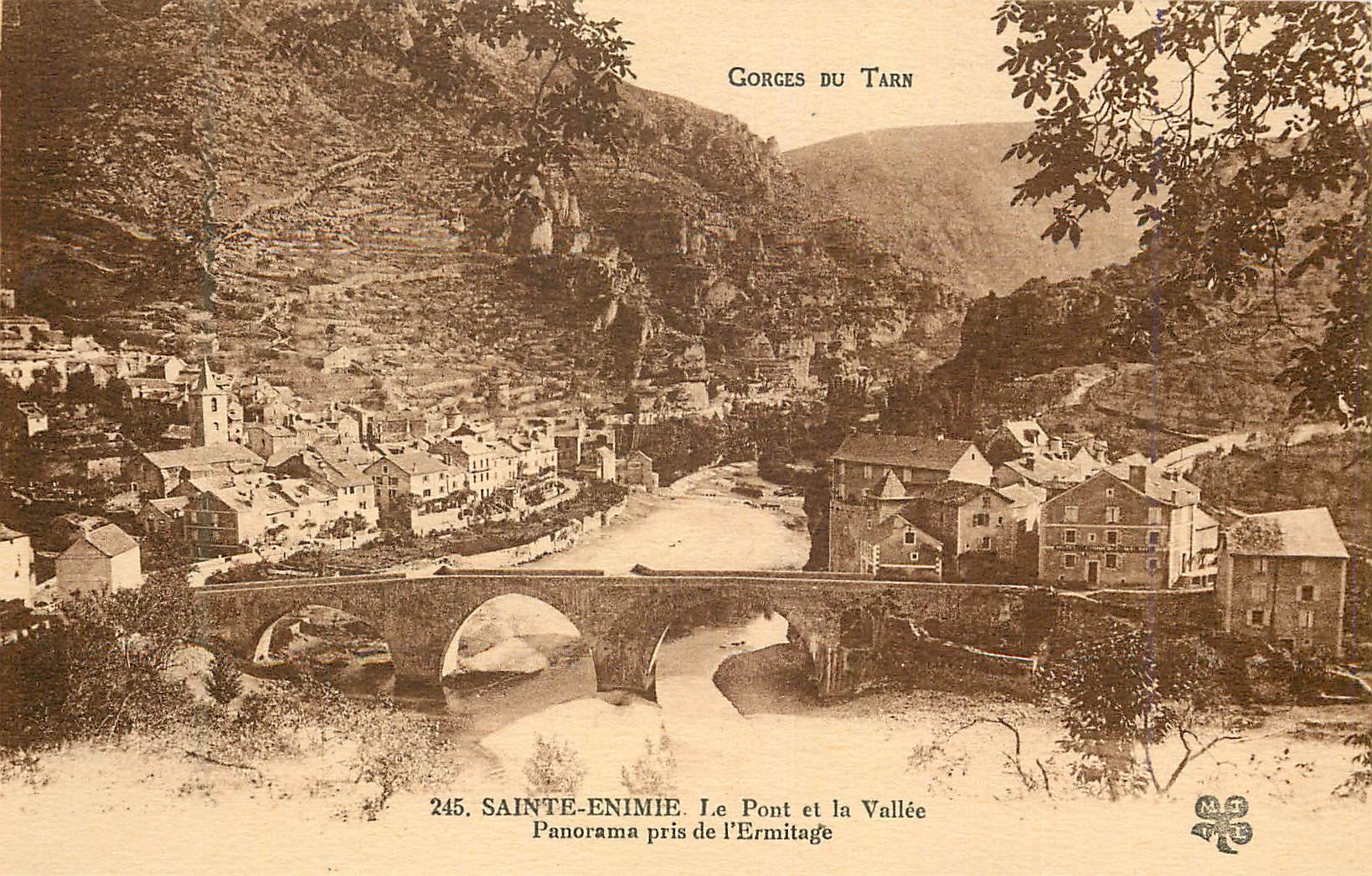 Sainte-Enimie — Panorama pris de l'Ermitage — Gorges du Tarn