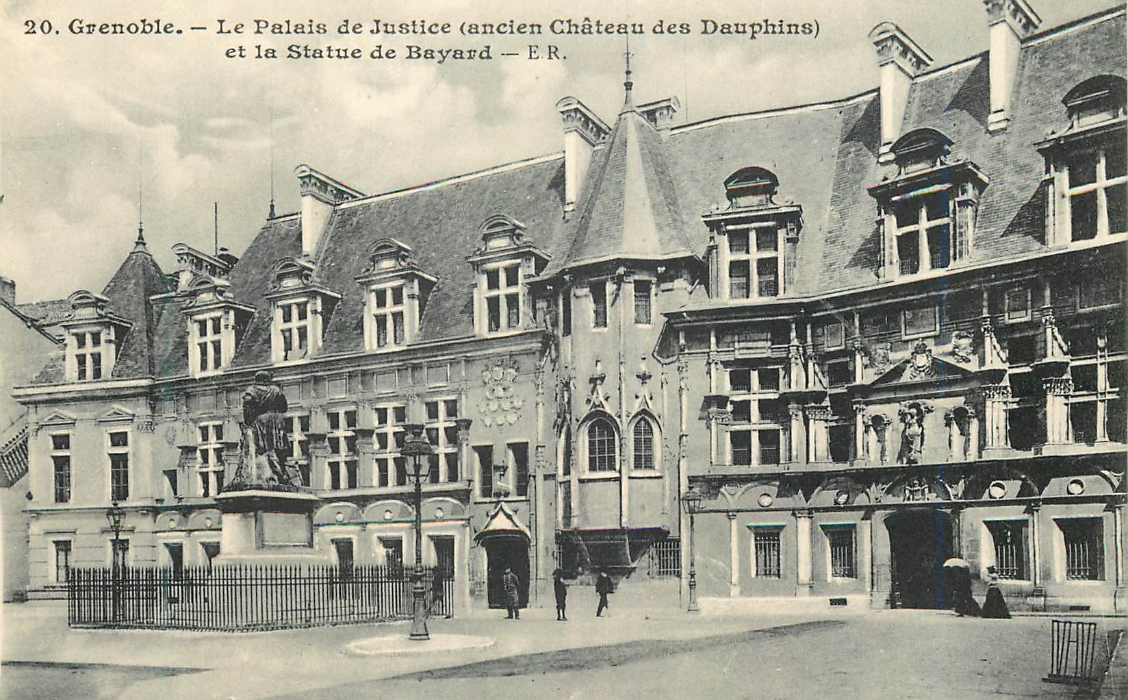 CPA 20 grenoble le palis de justice(ancien des dauphins) et la statue de bayard