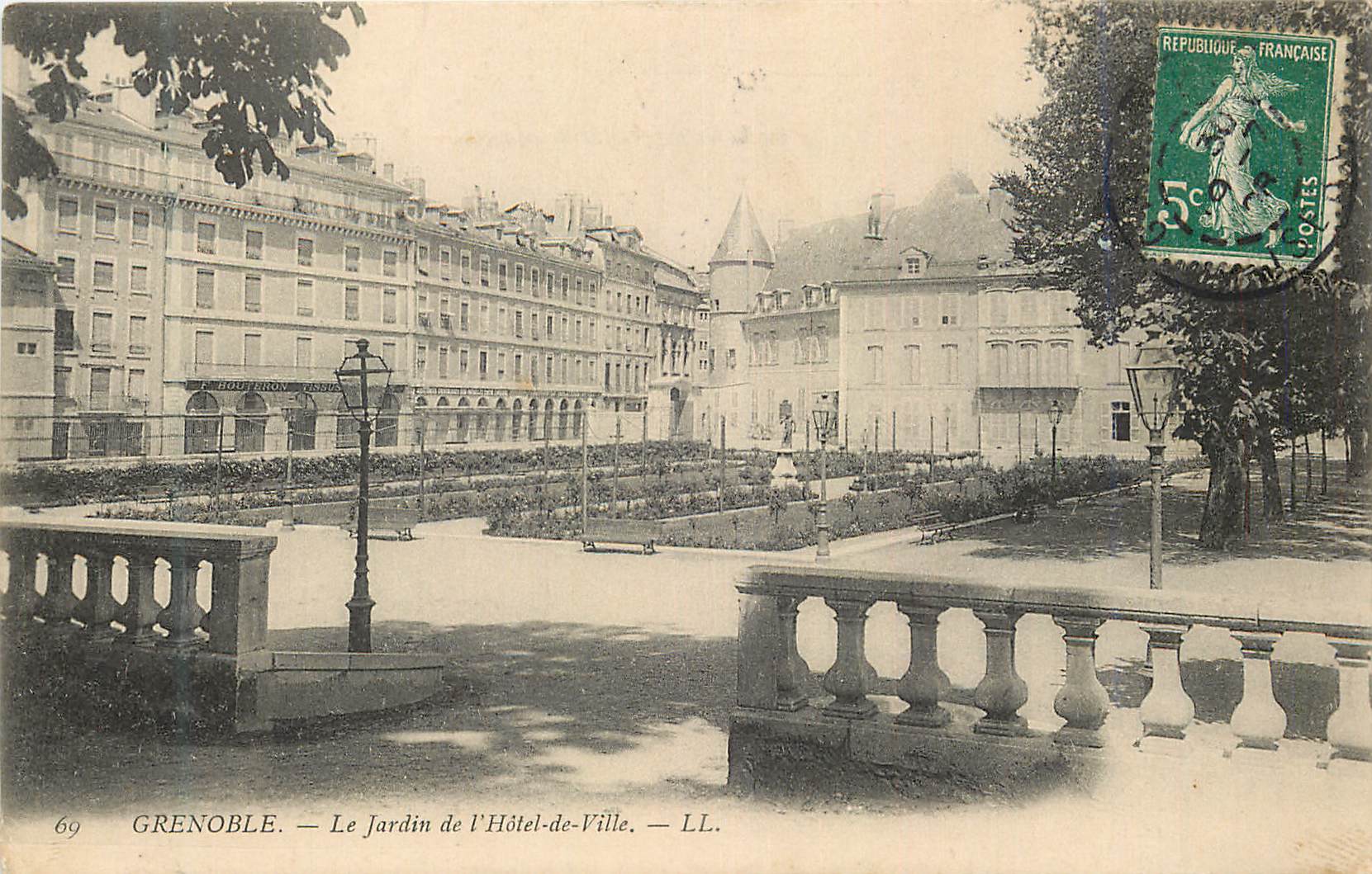 Grenoble — Le Jardin de l'Hôtel-de-Ville — LL.