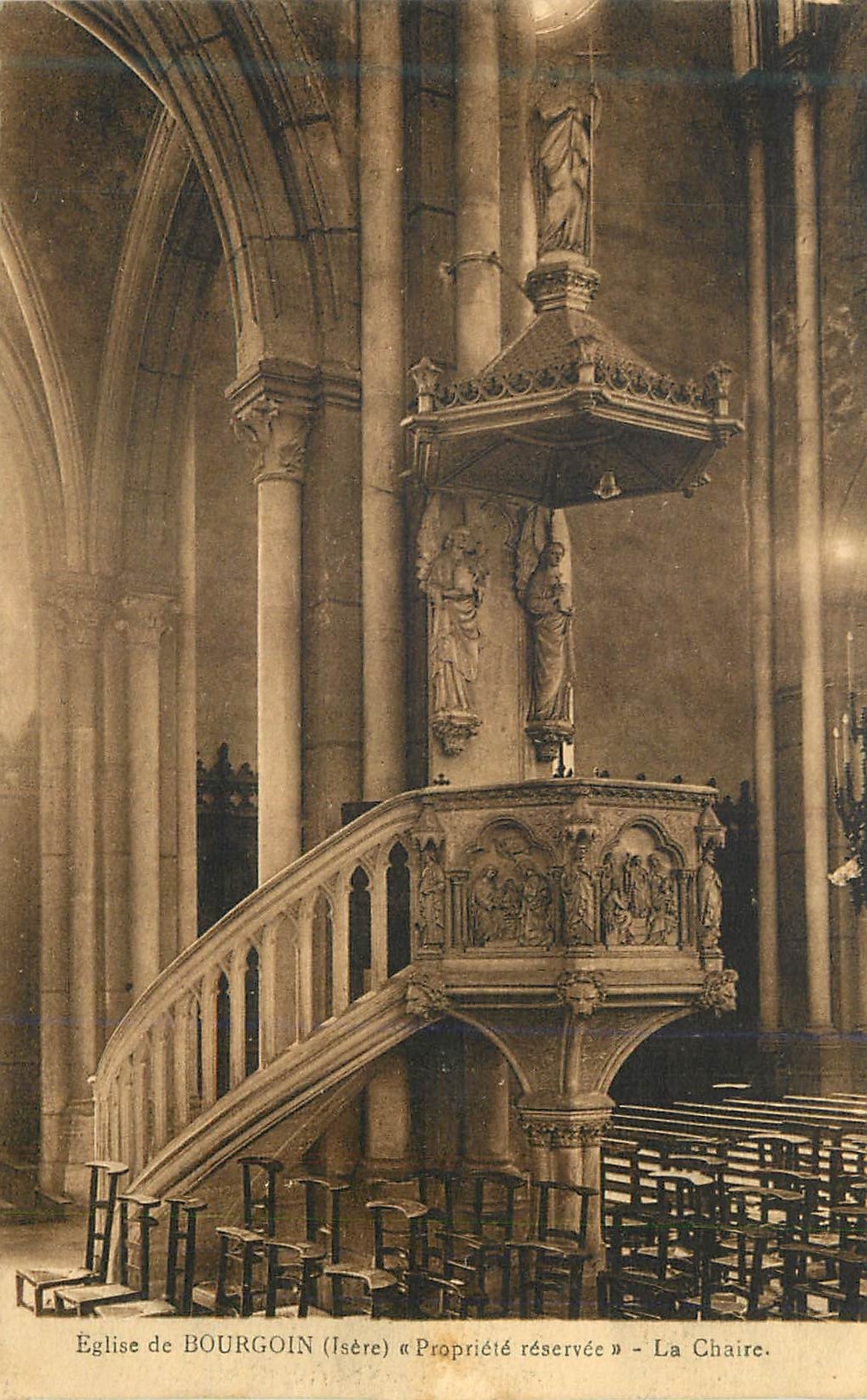 CPA Eglise de bourgoin(isere) propriete reservee la chaire