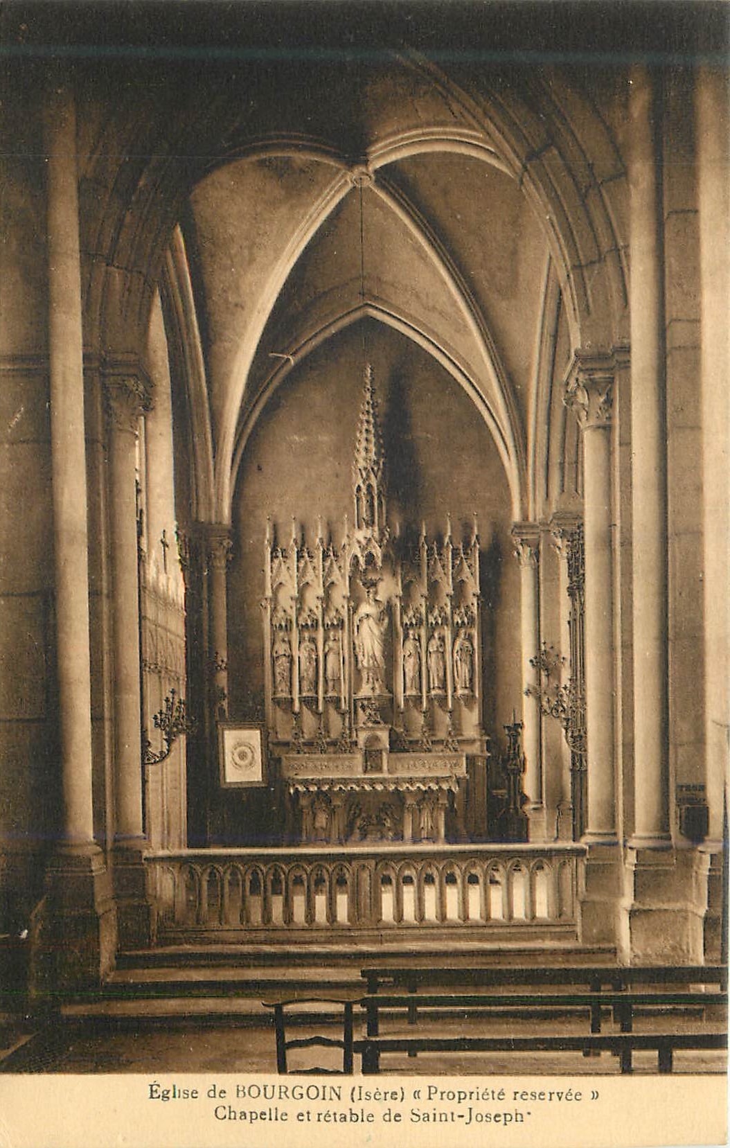 CPA Eglise de bourgoin(isere) propriete reservee chapelle et retable de saint joseph
