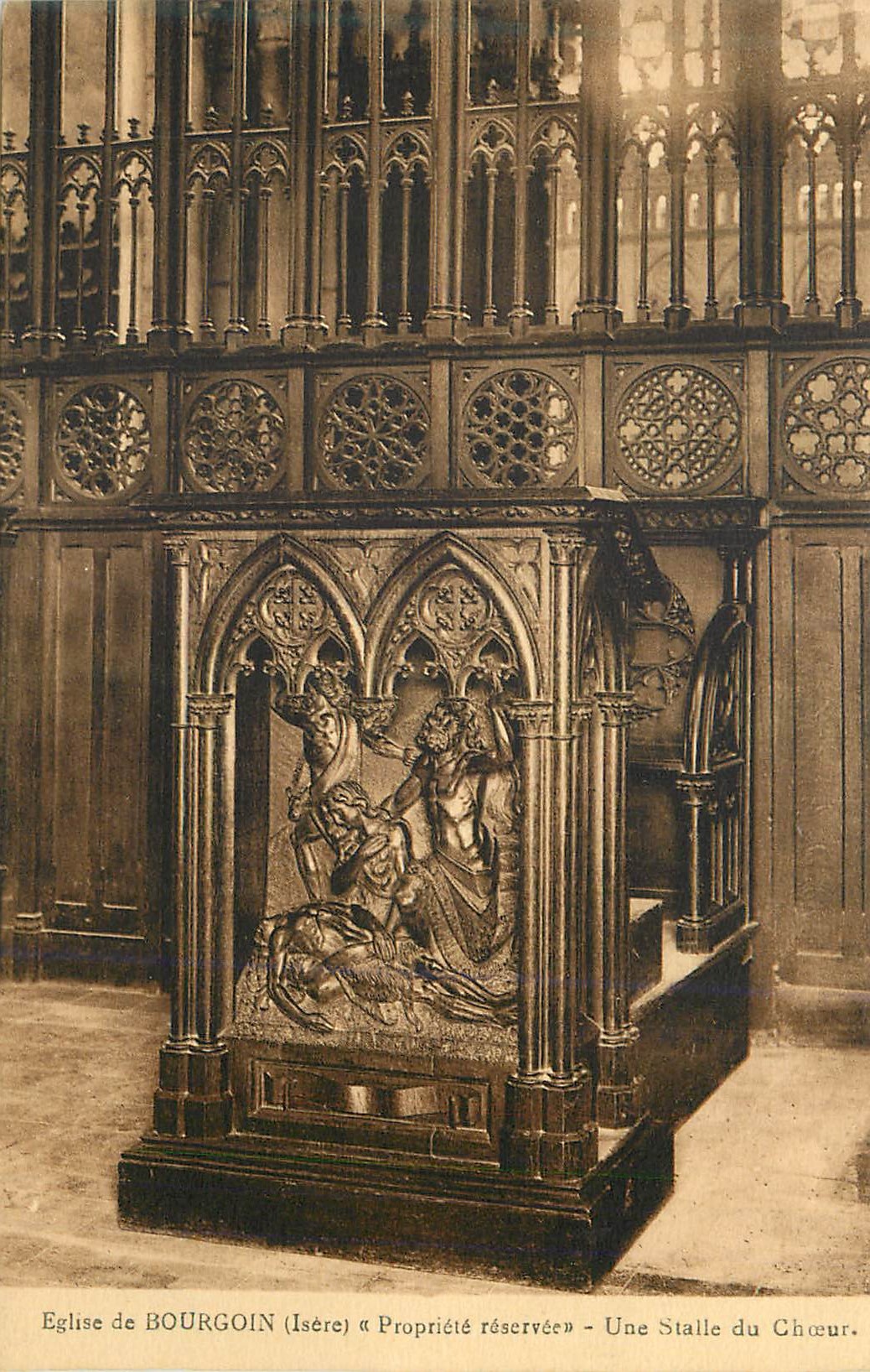 CPA Eglise de bourgoin(isere) propriete reservee une stalle de choeur