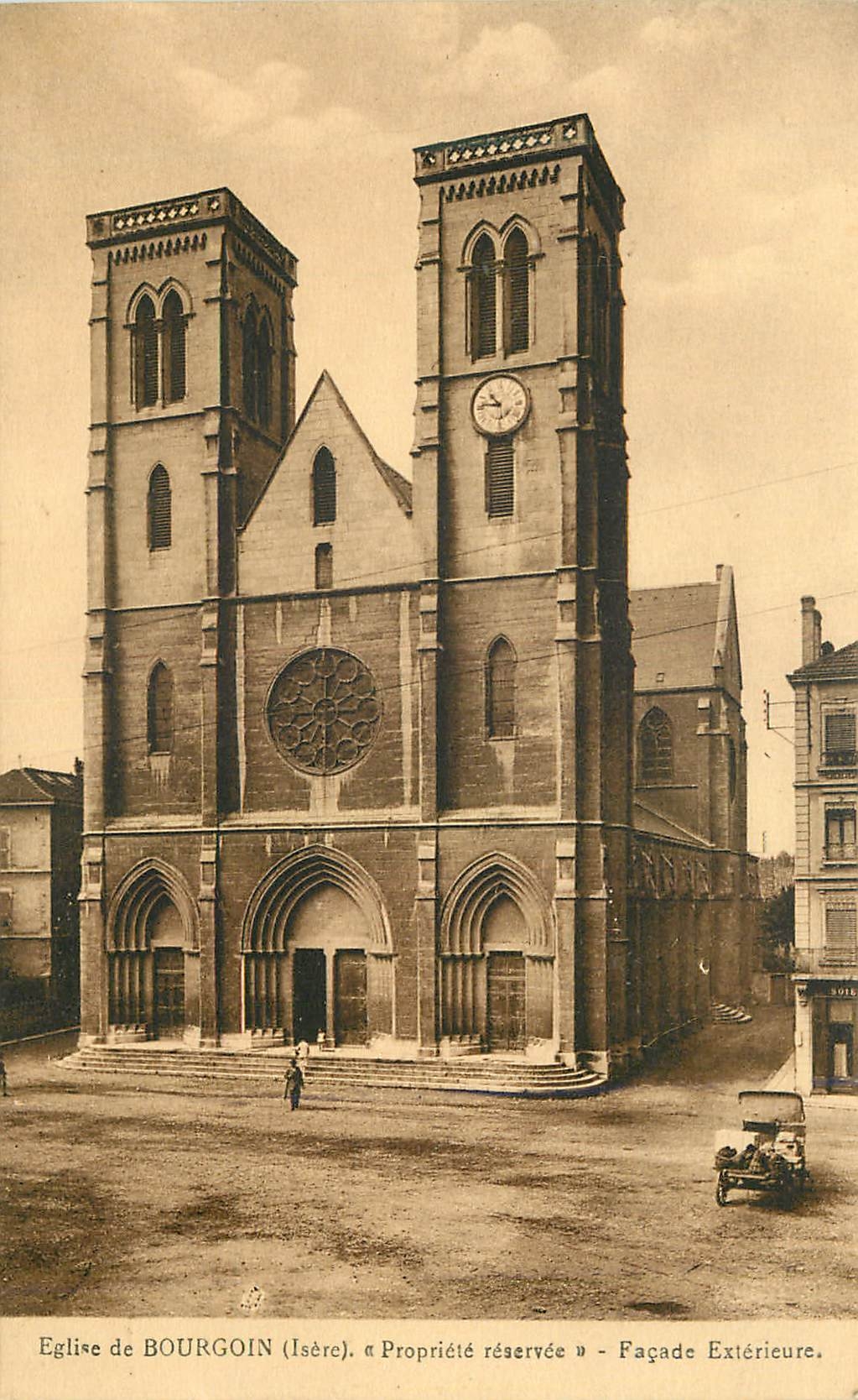 CPA Eglise de bourgoin(isere) propriete reservee facade exterieur