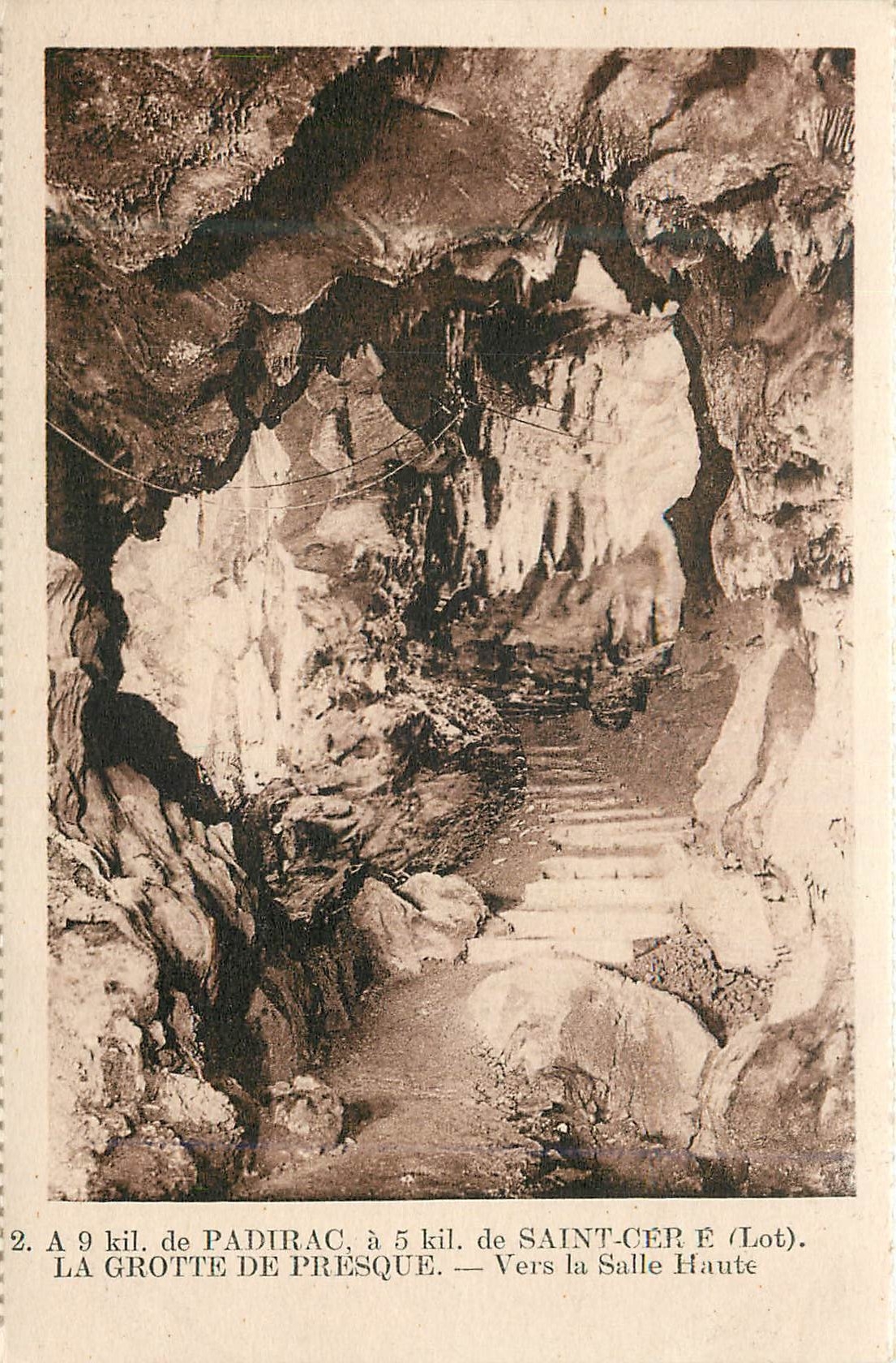 La Grotte de Presque — à 9 km de Padirac, à 5 km de Saint-Céré (Lot)