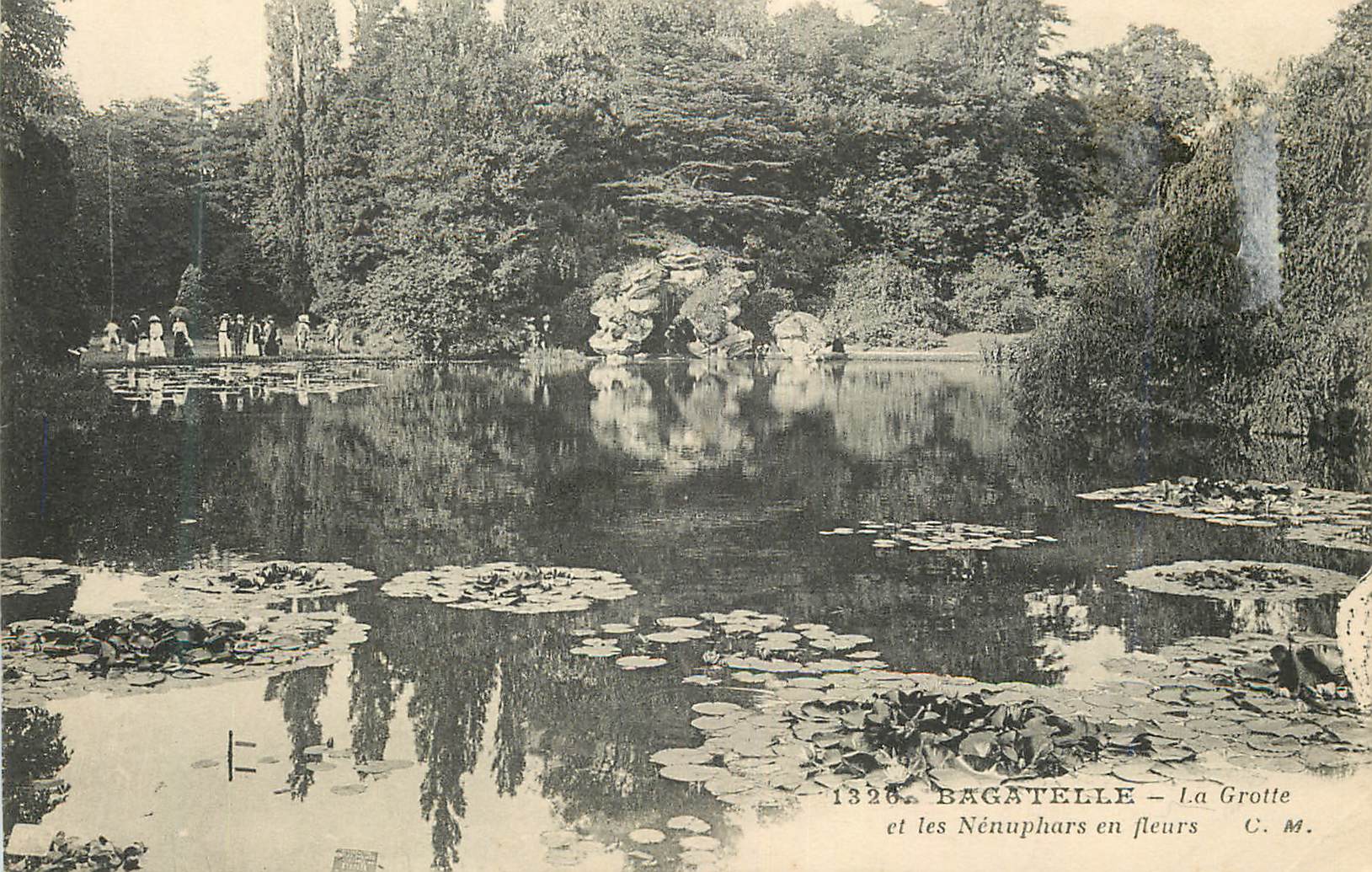 CPA 1326 bagatelle la grotte et les nenuphars en fleurs