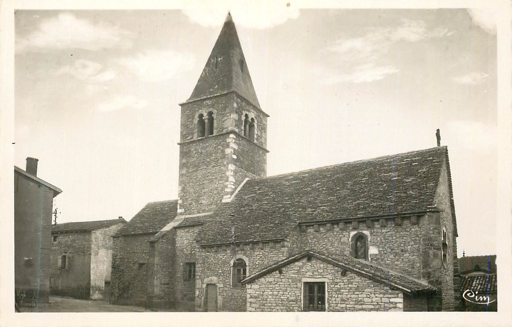 CPM Souvenirs de lamarthine eglise de milly(xii siecle)