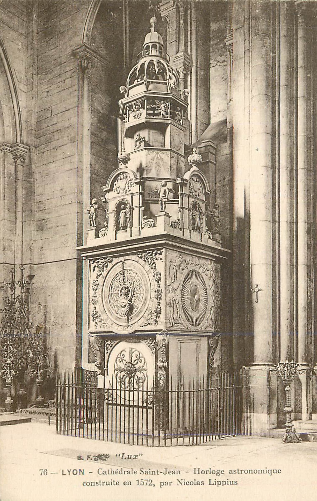 CPA Lux 76 lyon cathedrale saint jean horloge astronomique construite en 1572 par nicolas lippins