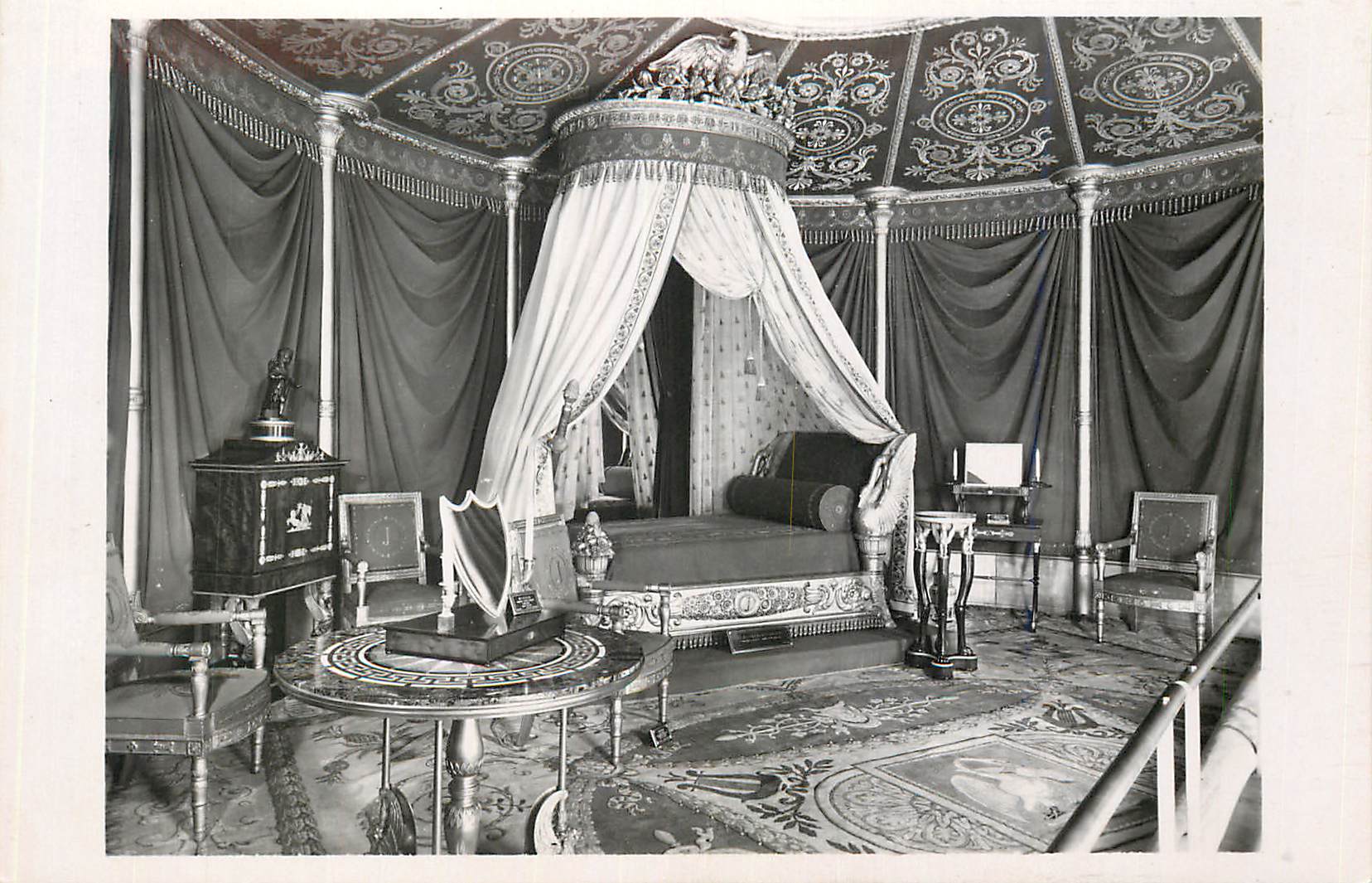 CPM Musee national de malmaison appartements de l imperatrice josephine la chambre a coucher