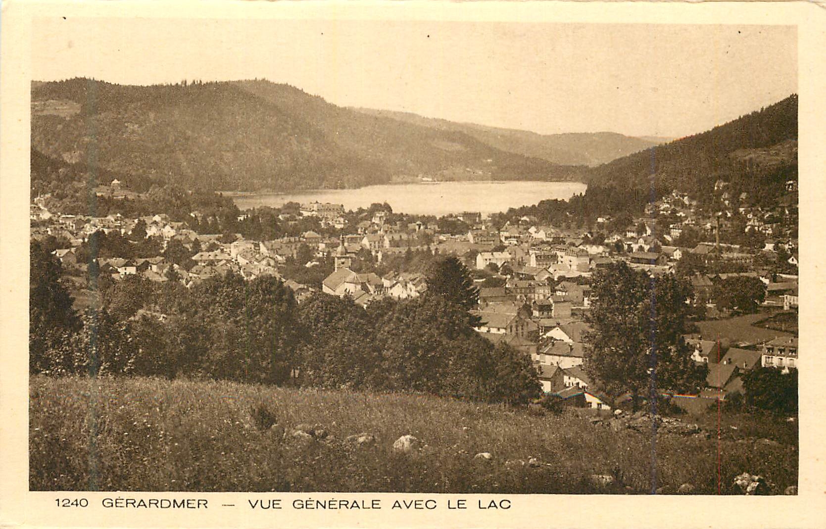 CPA 1240 gerardmer vue generale avec le lac