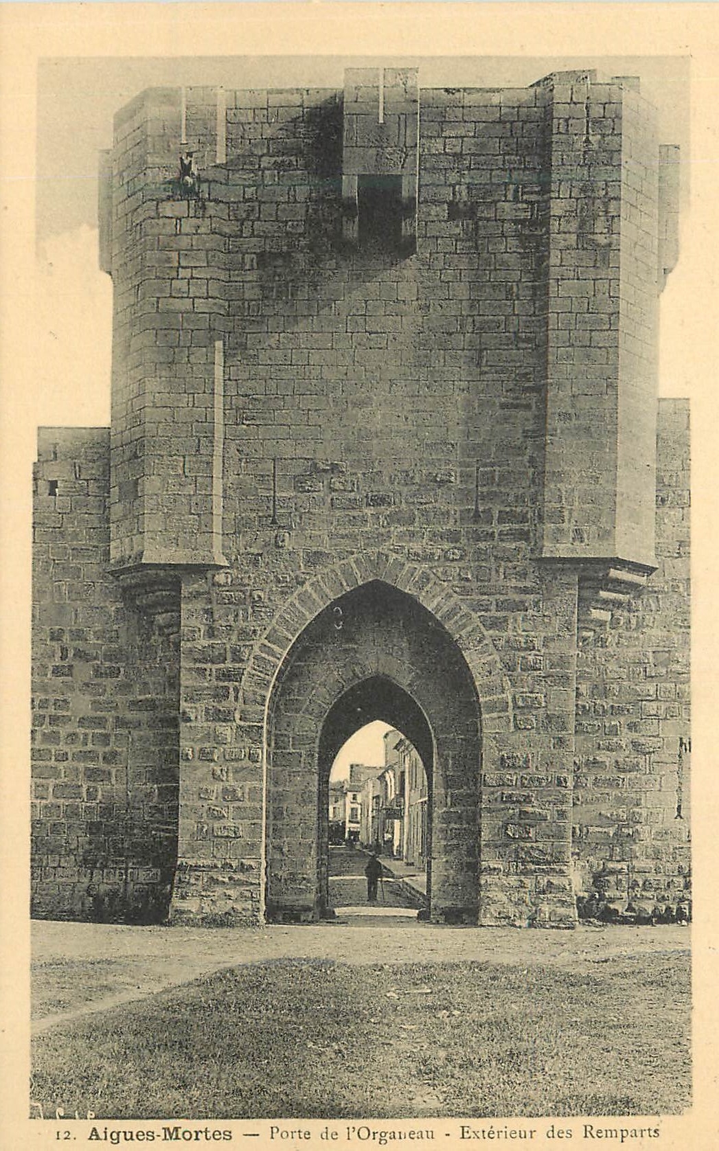 CPA 12 aigues mortes porte de l organeau exterieur des remparts