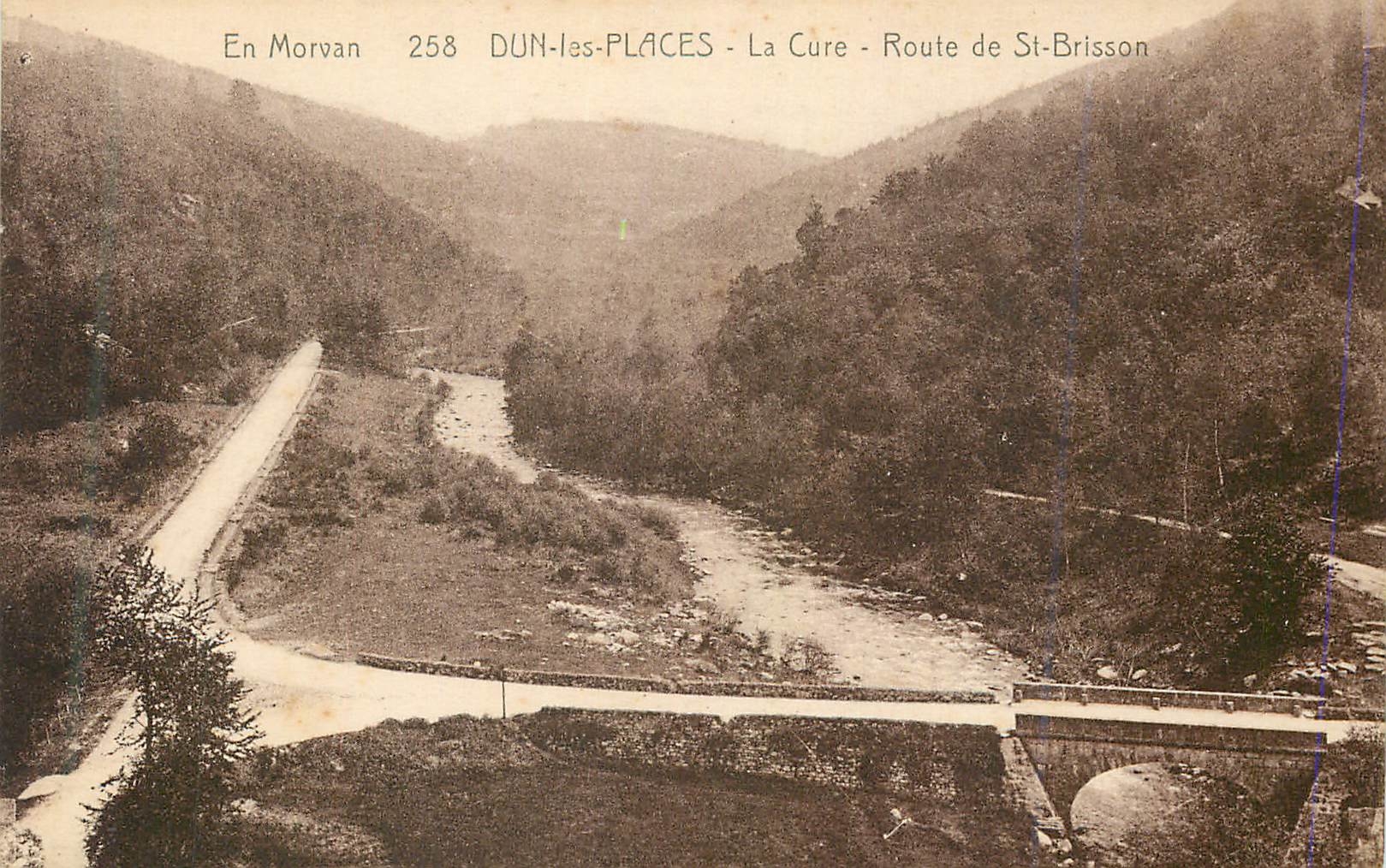 CPA En morvan 258 dun les places la cure route de st brisson