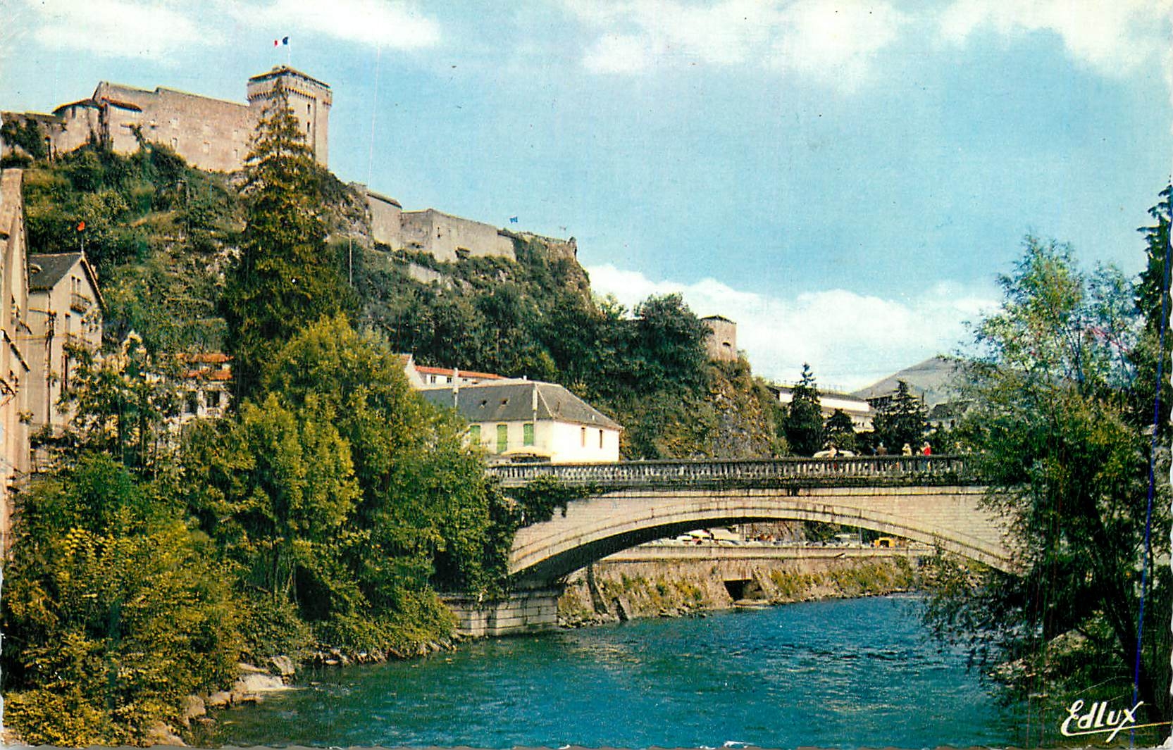 CPM 107 lourdes le chateau fort le pont saint michel et le cave