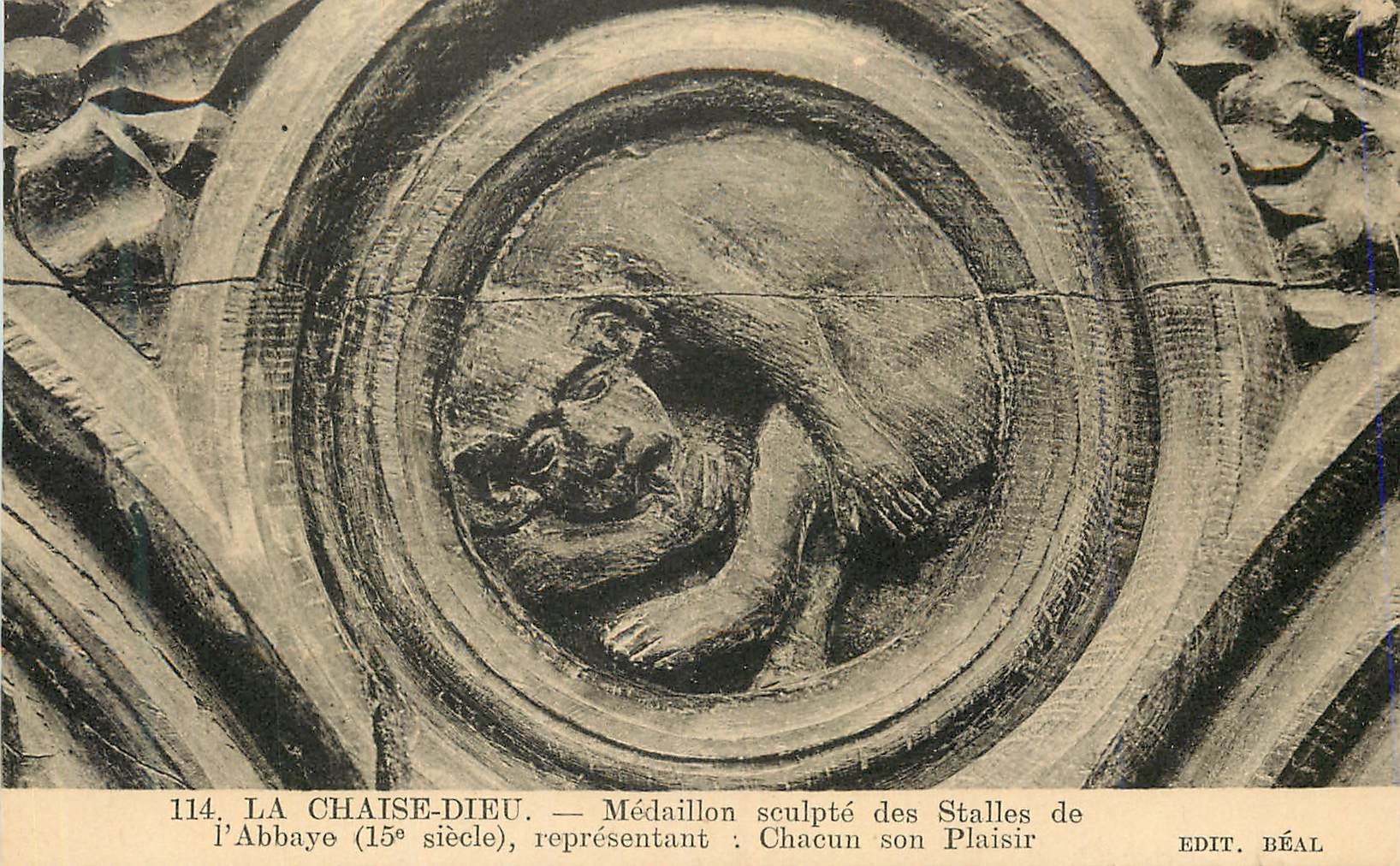 CPA 114 la chaise dieu medaillon sculpte des stalles de l abbaye(xv s) representant chacun son plaisir
