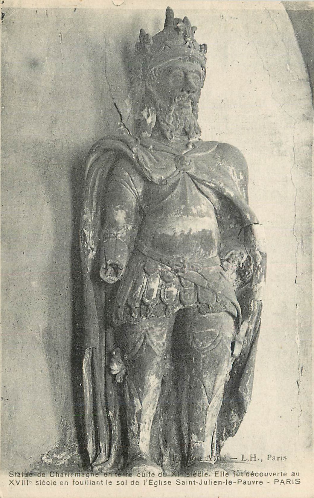 CPA Statut de charlemagne en terre cuite du xi siecle Eglise Saint Julien le Pauvre Paris