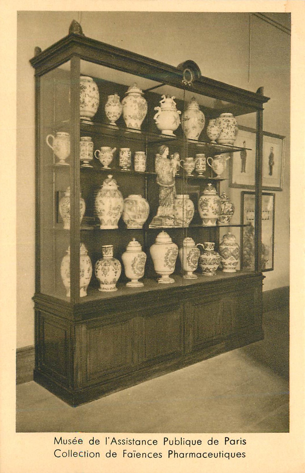 CPA Musee de l assistance publique de paris collection faiences pharmaceutiques