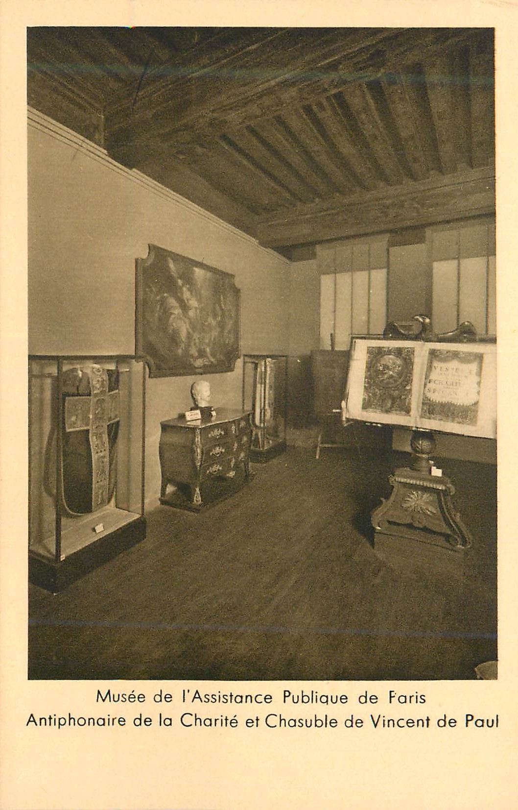 CPA Musee de l assistance publique de paris antiphonaire de la charite et chasuble de vincent de paul