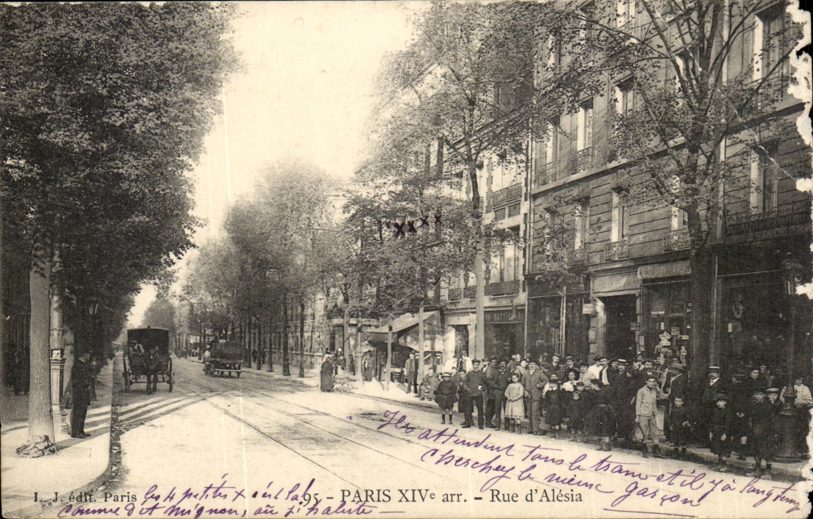 Paris XIVe arr. — Rue d'Alésia — scène de rue avec tramway et foule