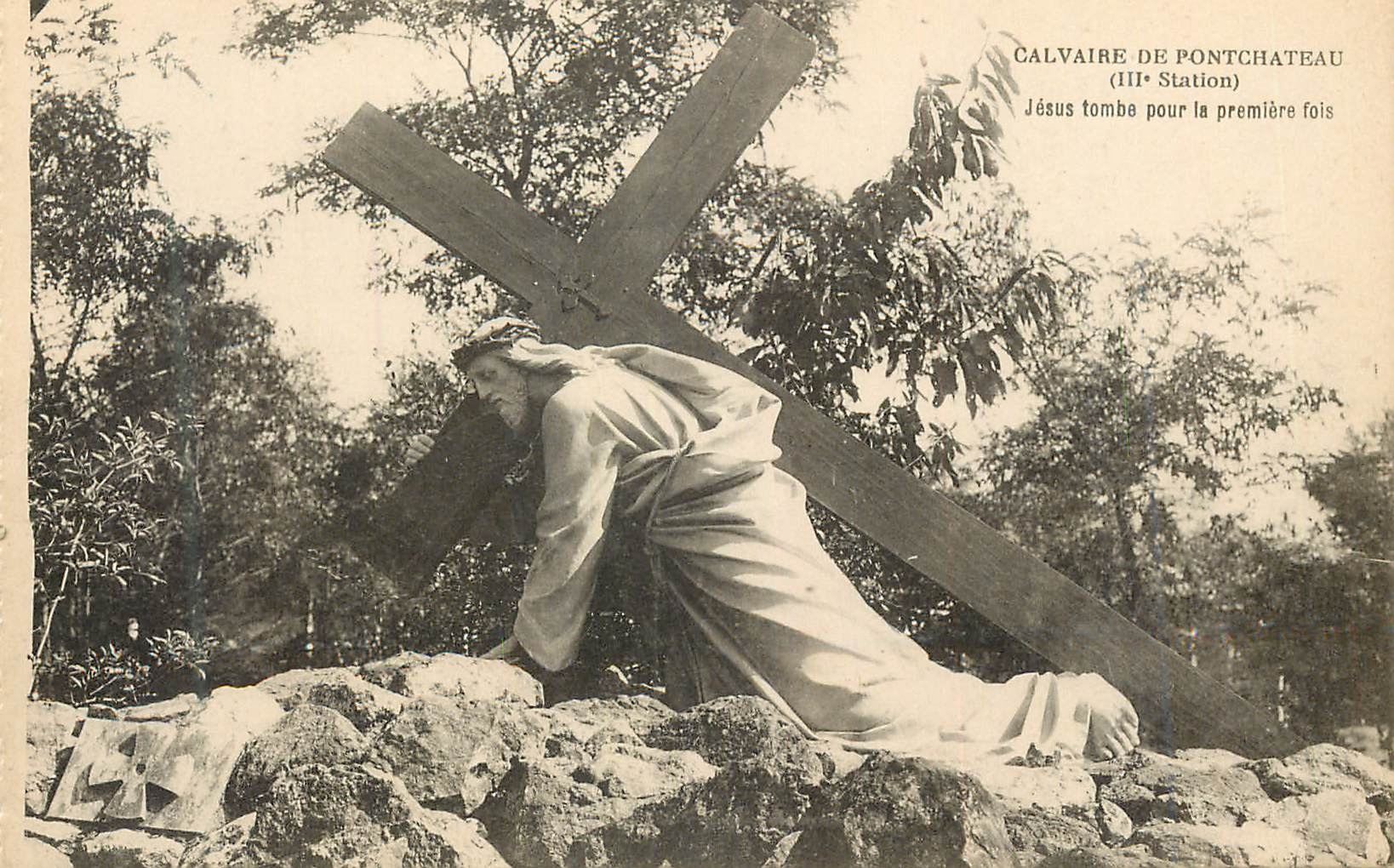 CPA Calvaire de Pontchateau (IIIe Station) Jesus Tombe pour la Premiere Fois